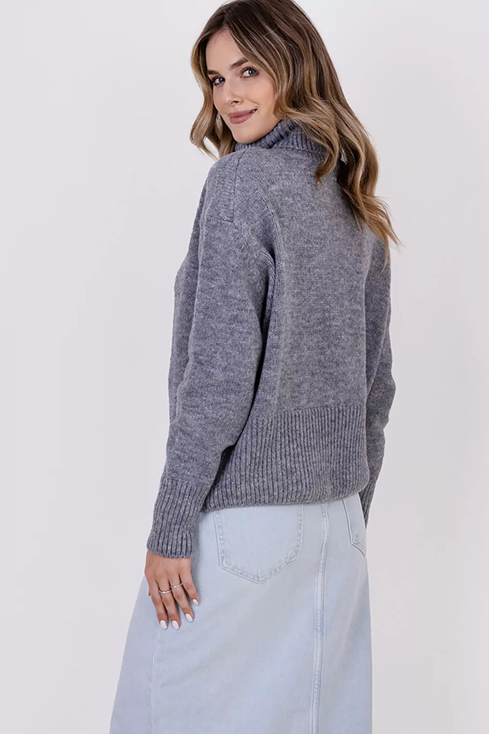 Polo marškinėliai aukštu kaklu, modelis 187209 MKM