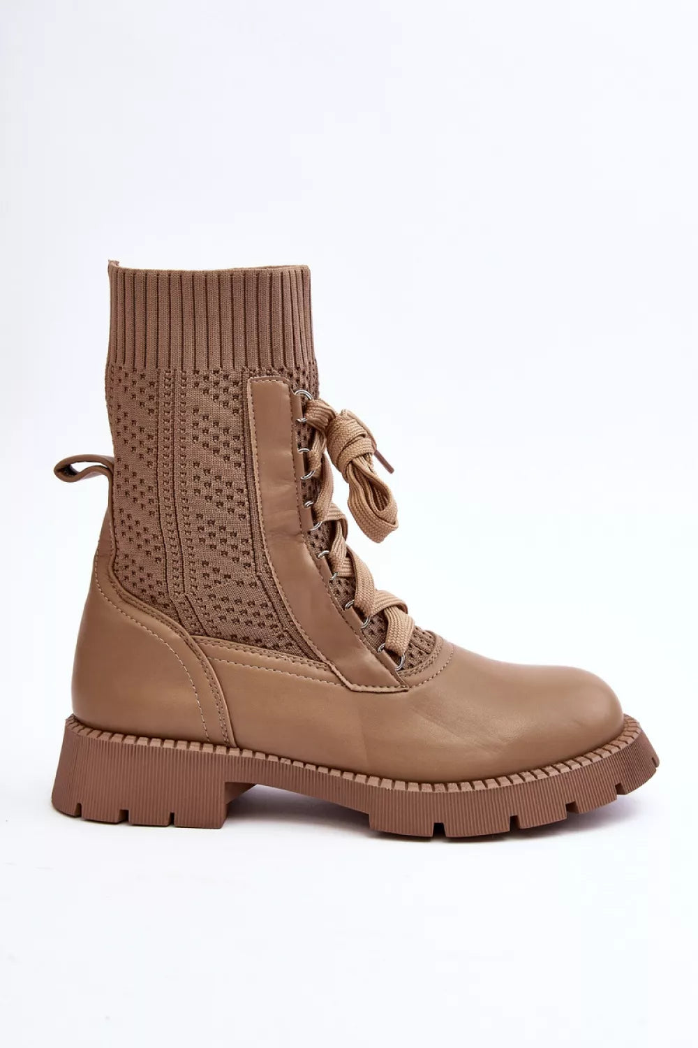 Batai, modelis 189854. Ženkite į stilių