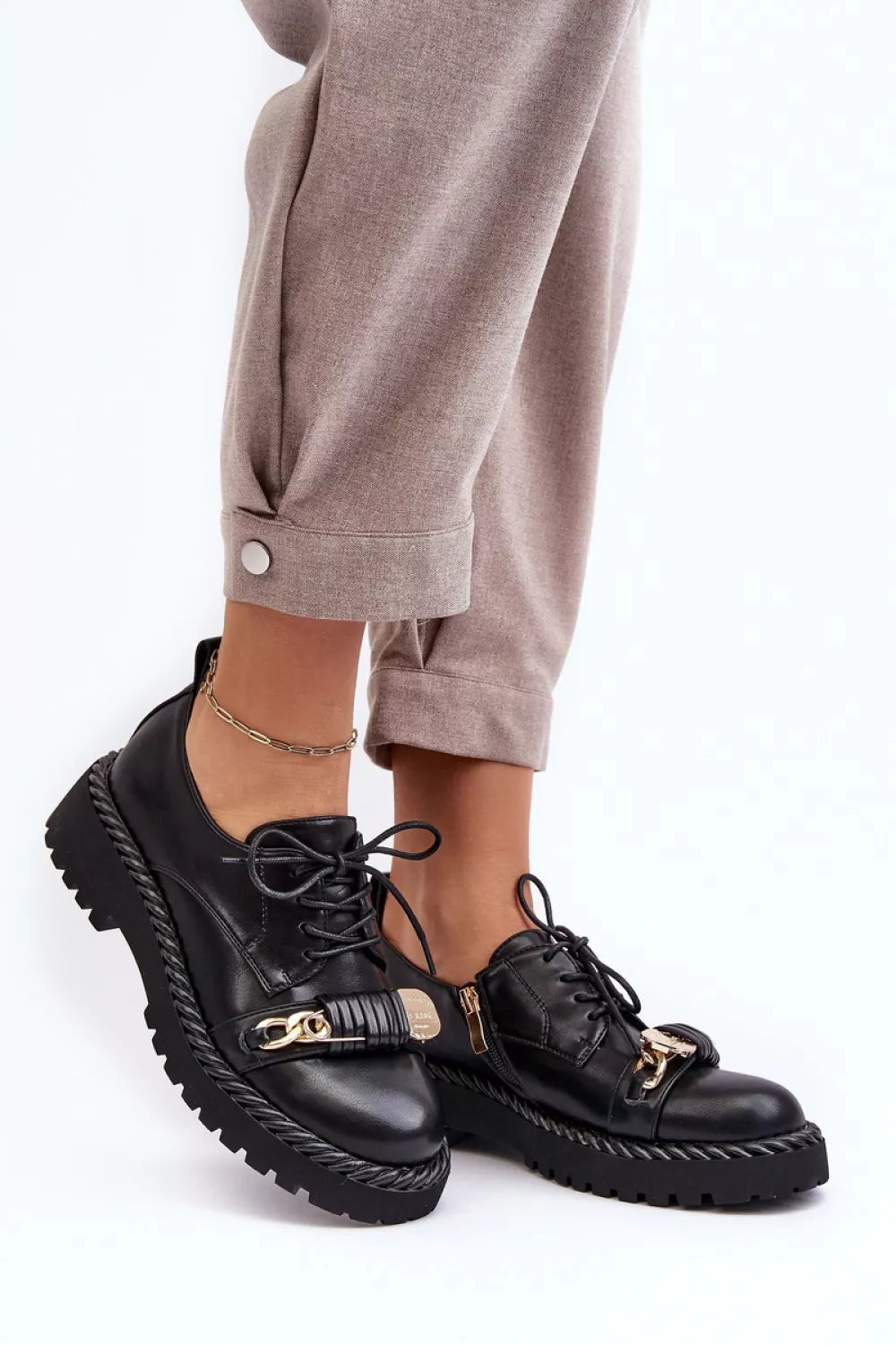 Pusbačiai, modelis 190176. Ženkite į stilių.