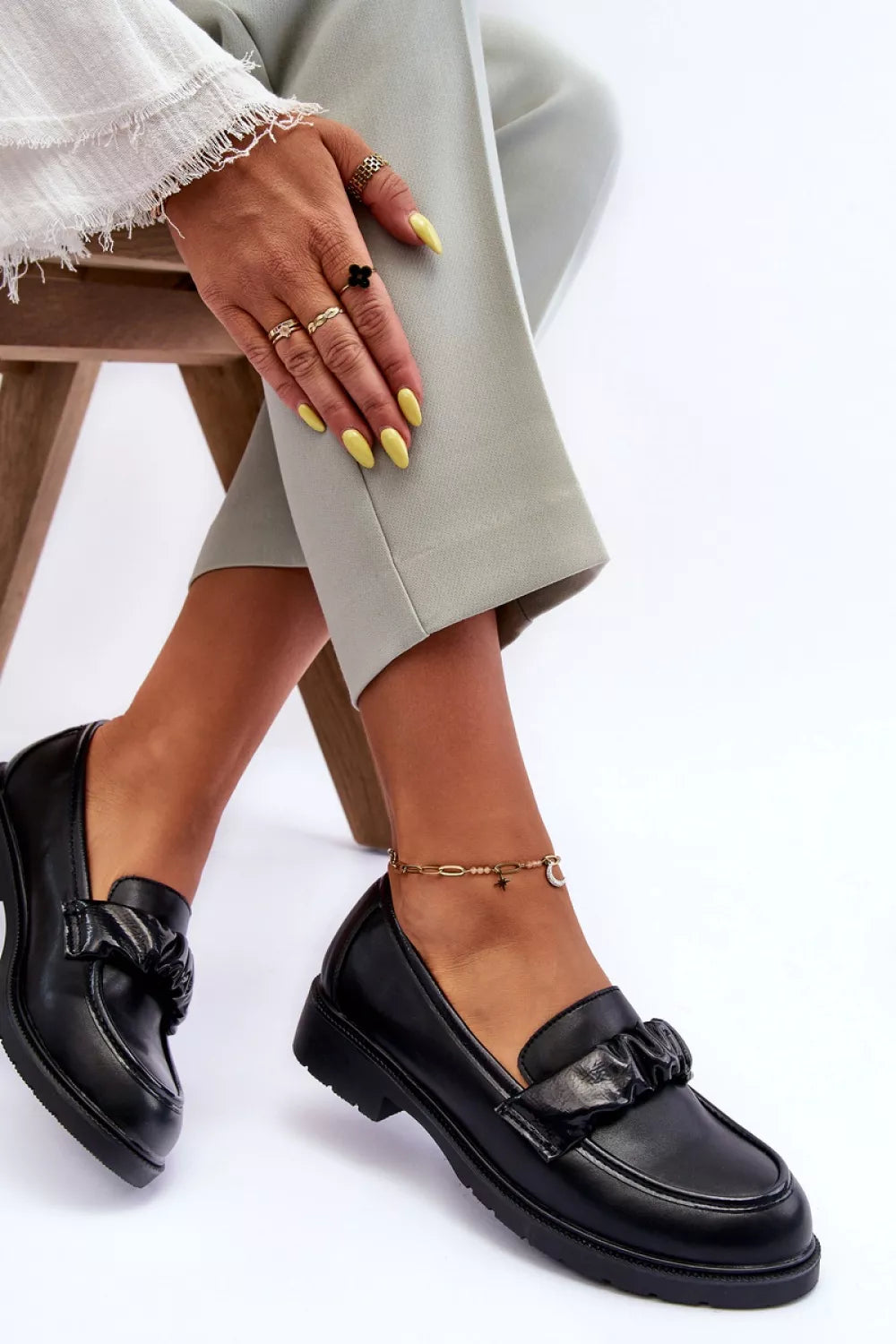 Pusbačiai, modelis 190181. Ženkite į stilių.