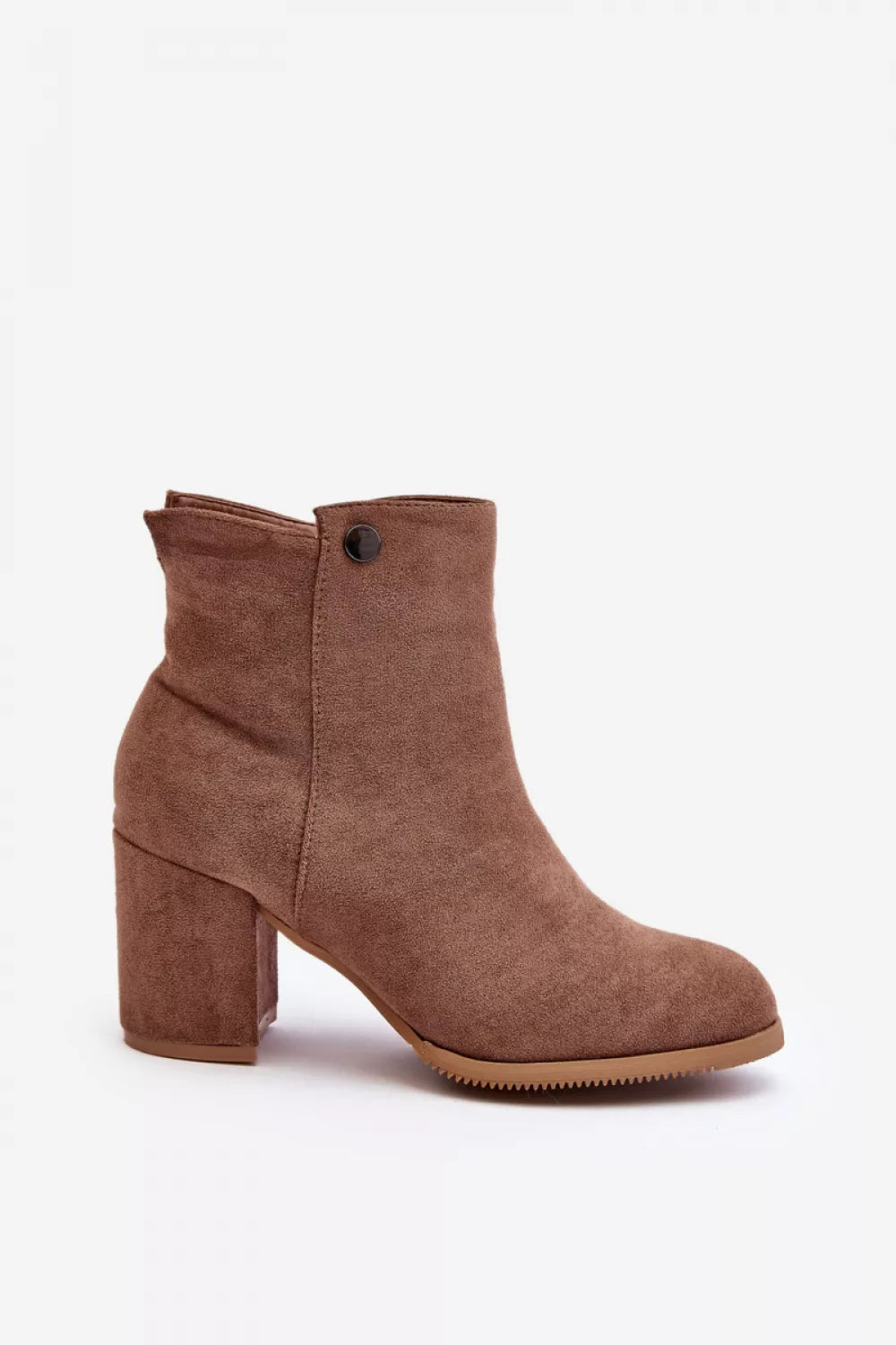 Auliniai batai su kulnais, modelis 190192. Ženkite į stilių.