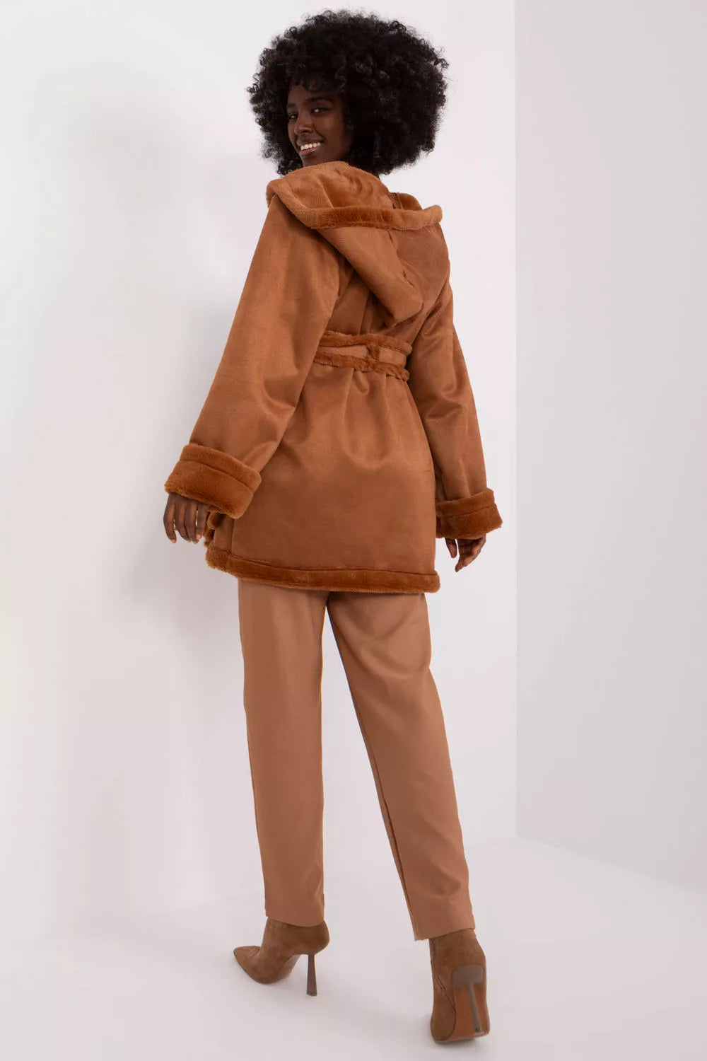 Palto modelis 191135 Lakerta