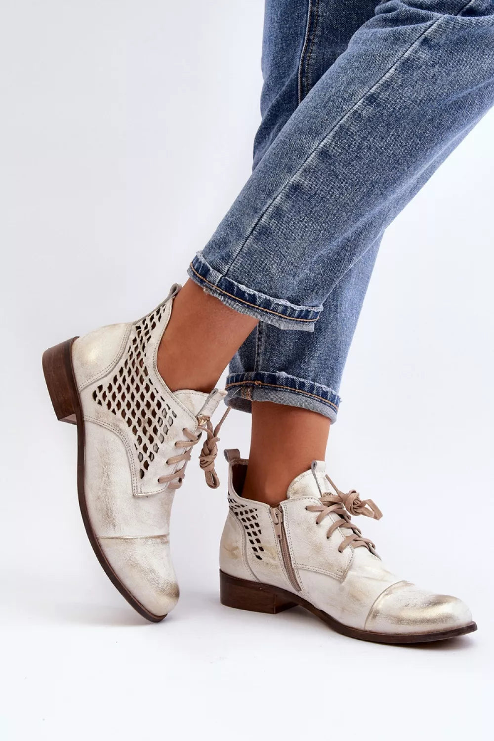 Batai, modelis 191864. Ženkite į stilių