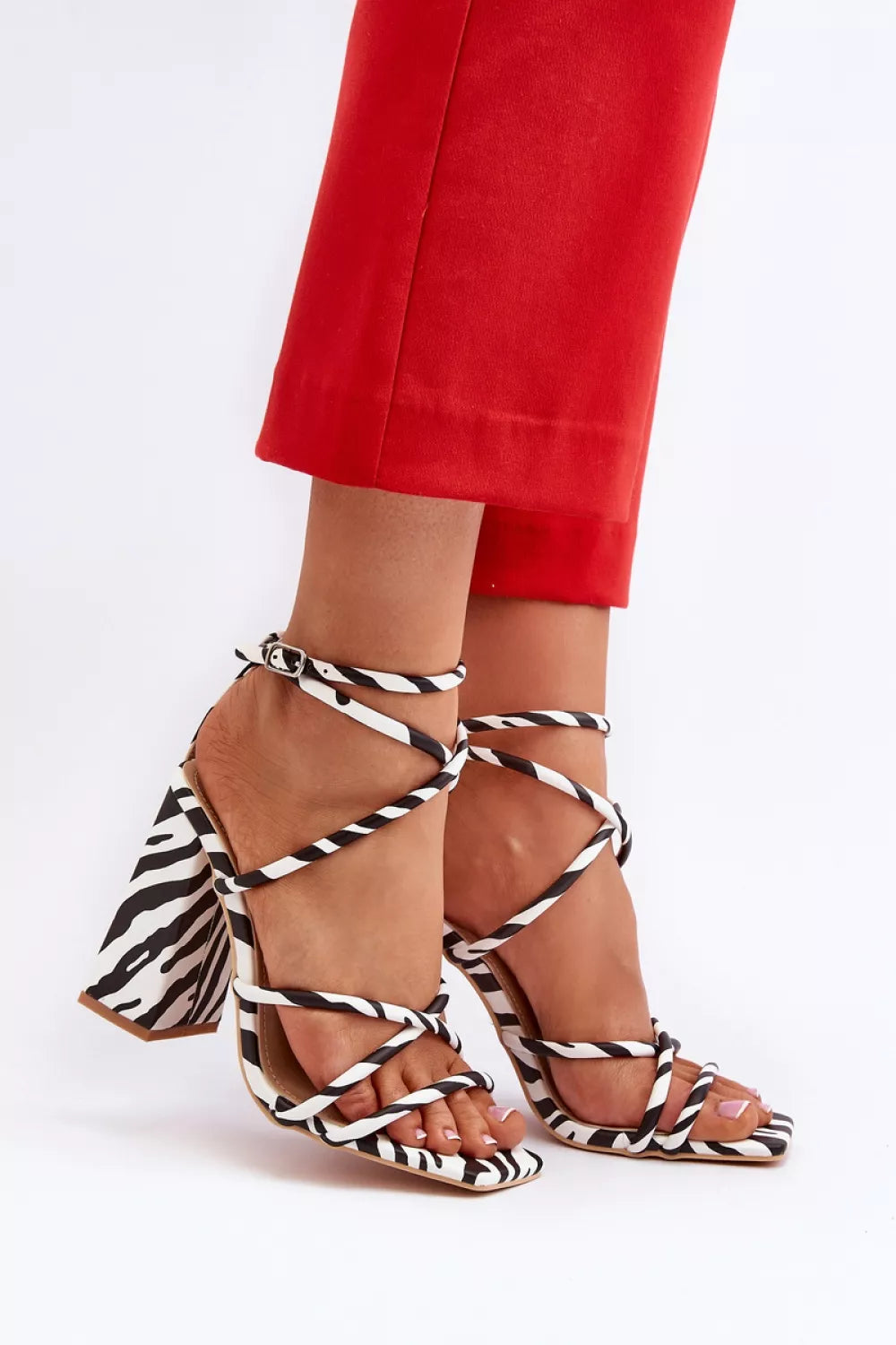 Basutės su kulnais, modelis 193939. Ženkite į stilių!