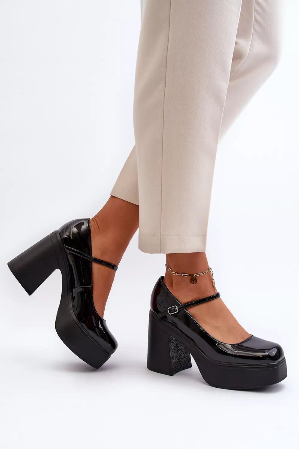 Pusbačiai, modelis 195410, ženkite stiliumi