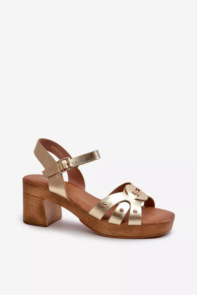 Basutės su kulnu, modelis 196334. Ženkite į stilių.