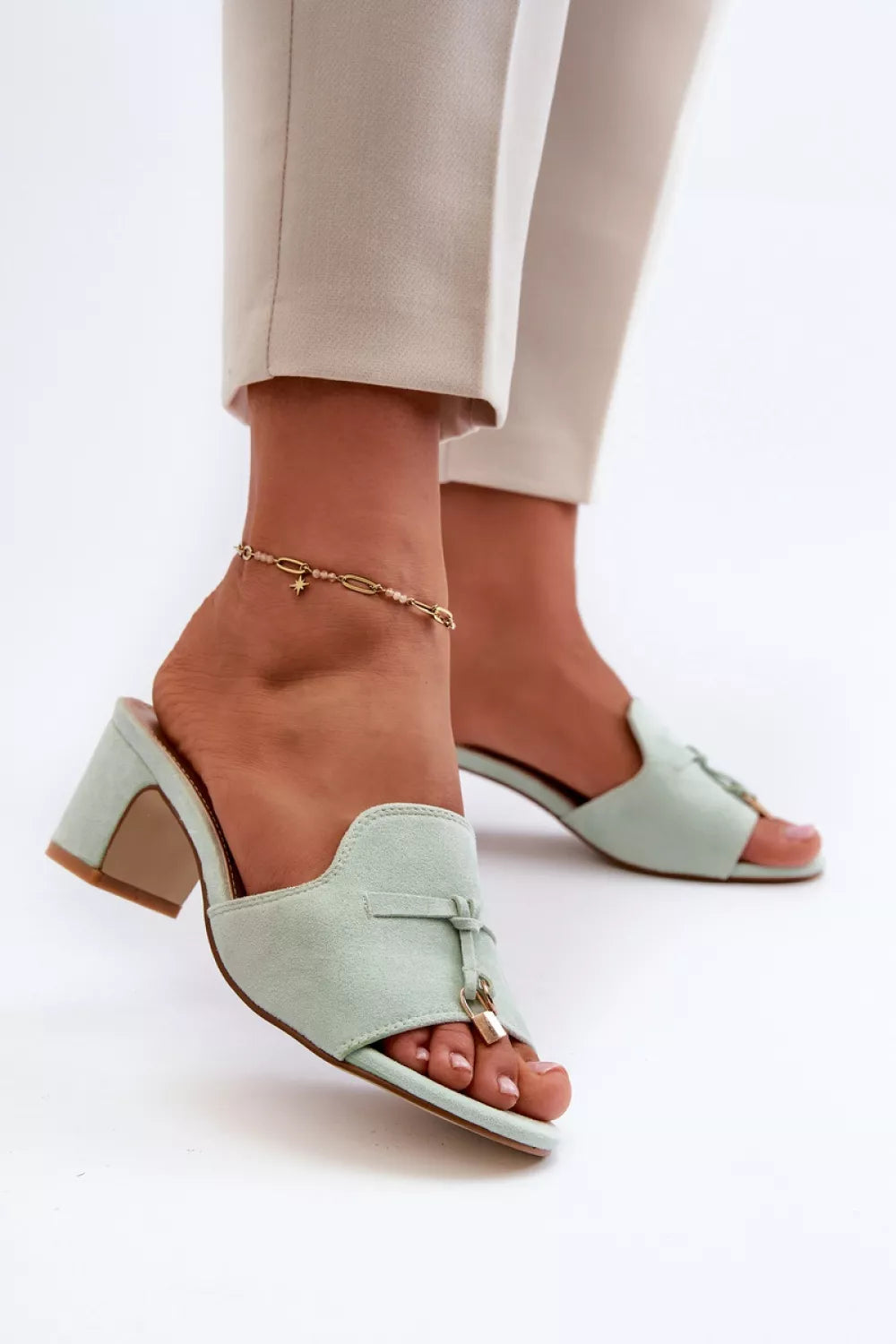 Šlepetės, modelis 198675. Ženkite į stilių.