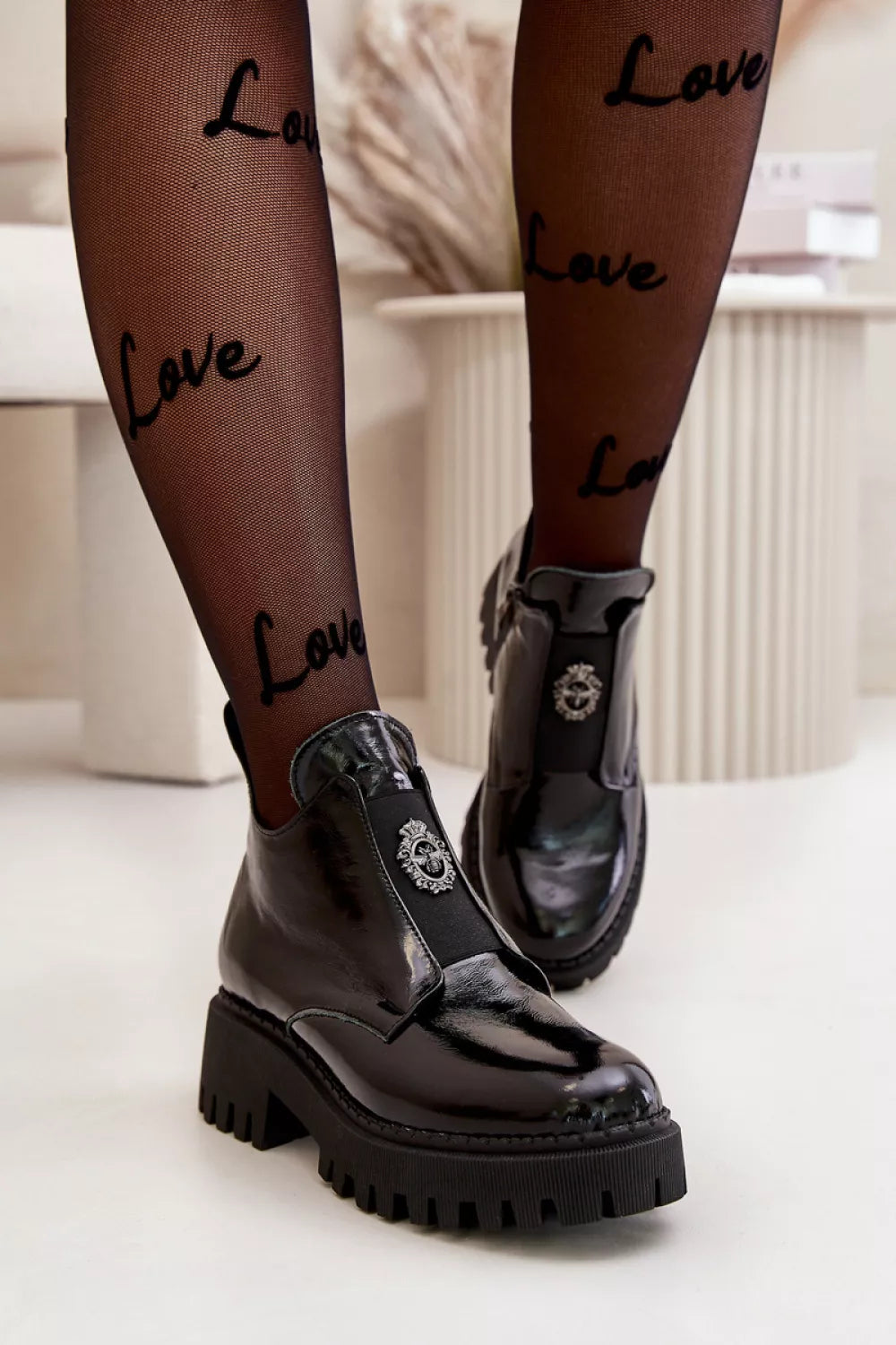 Batai, modelis 199285. Ženkite į stilių