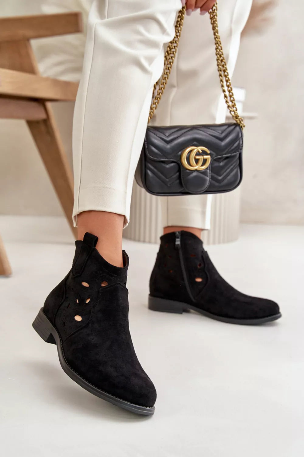 Batai, modelis 199413. Ženkite į stilių.