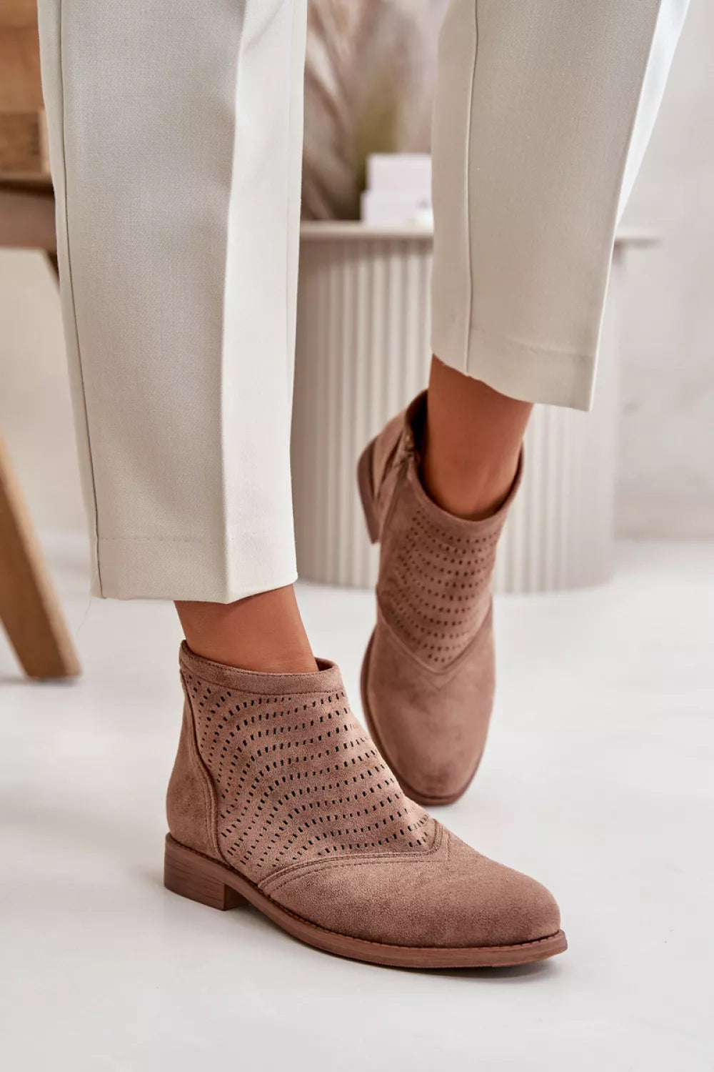 Batai, modelis 199419. Ženkite į stilių