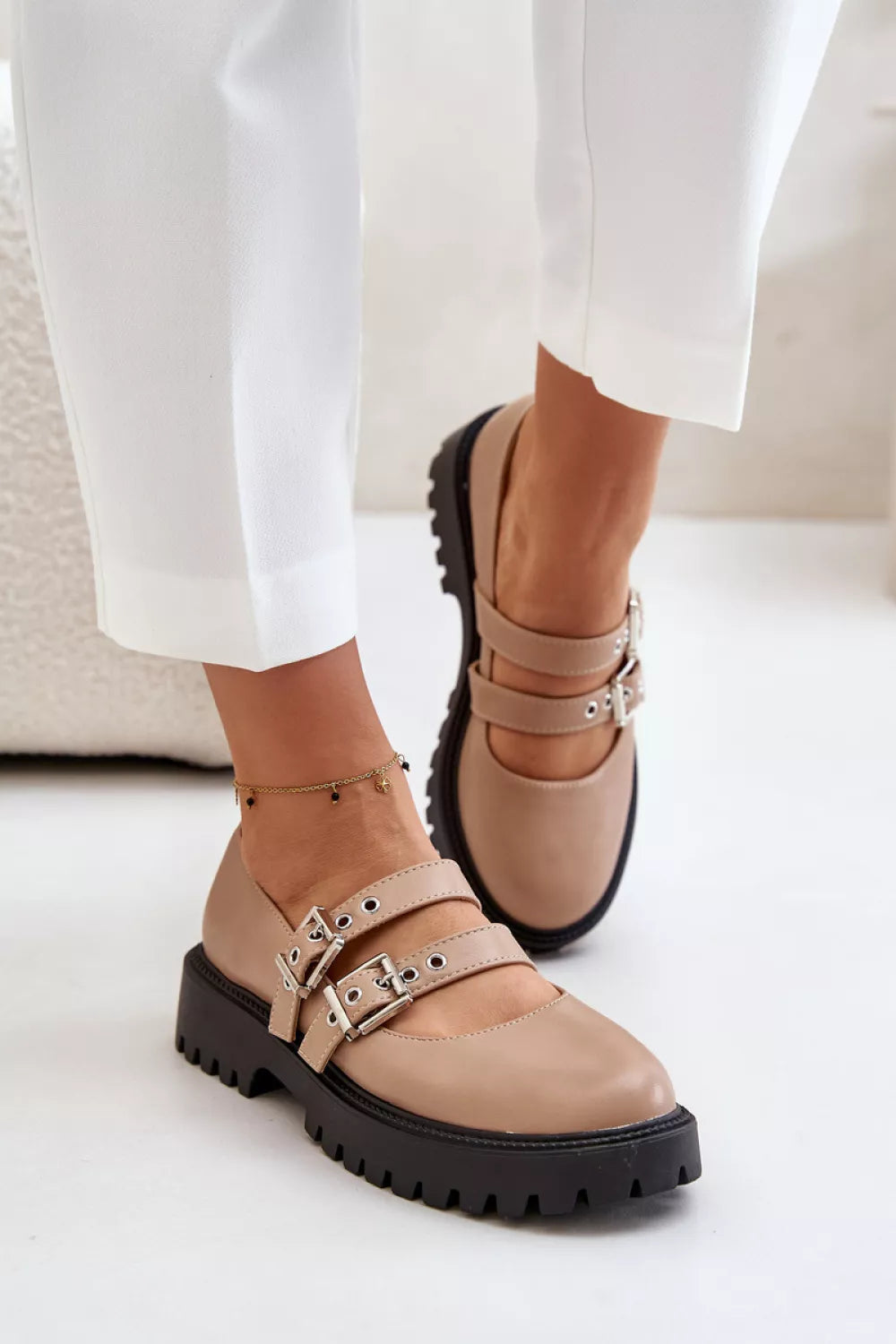 Pusbačiai, modelis 201032. Ženkite į stilių.