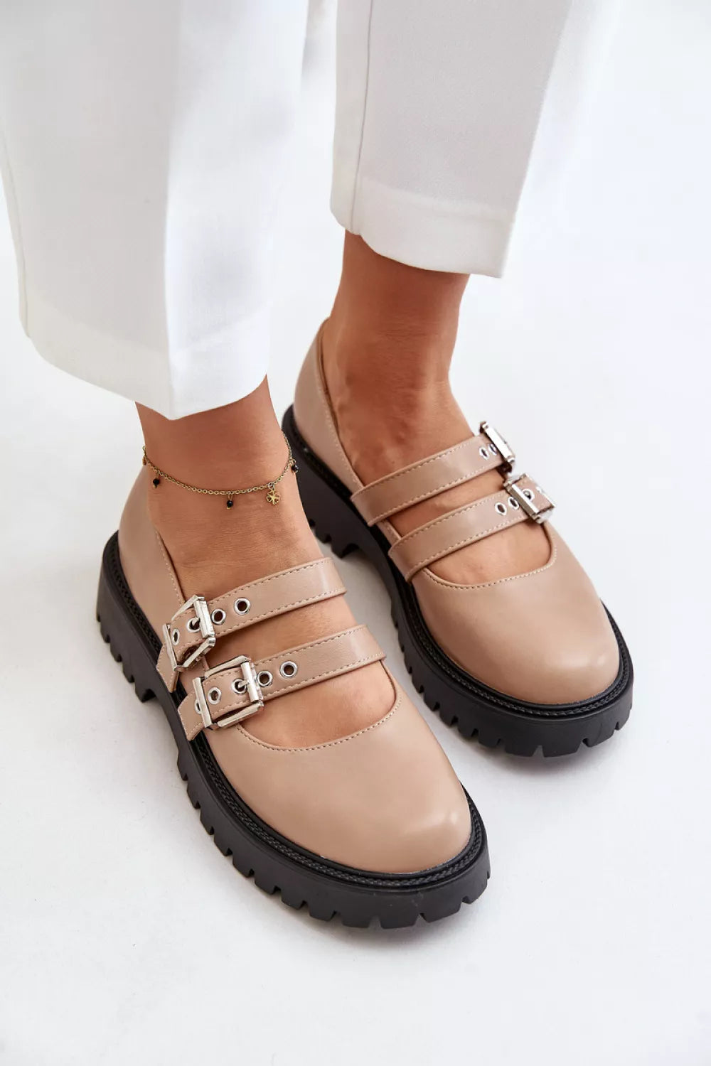 Pusbačiai, modelis 201032. Ženkite į stilių.