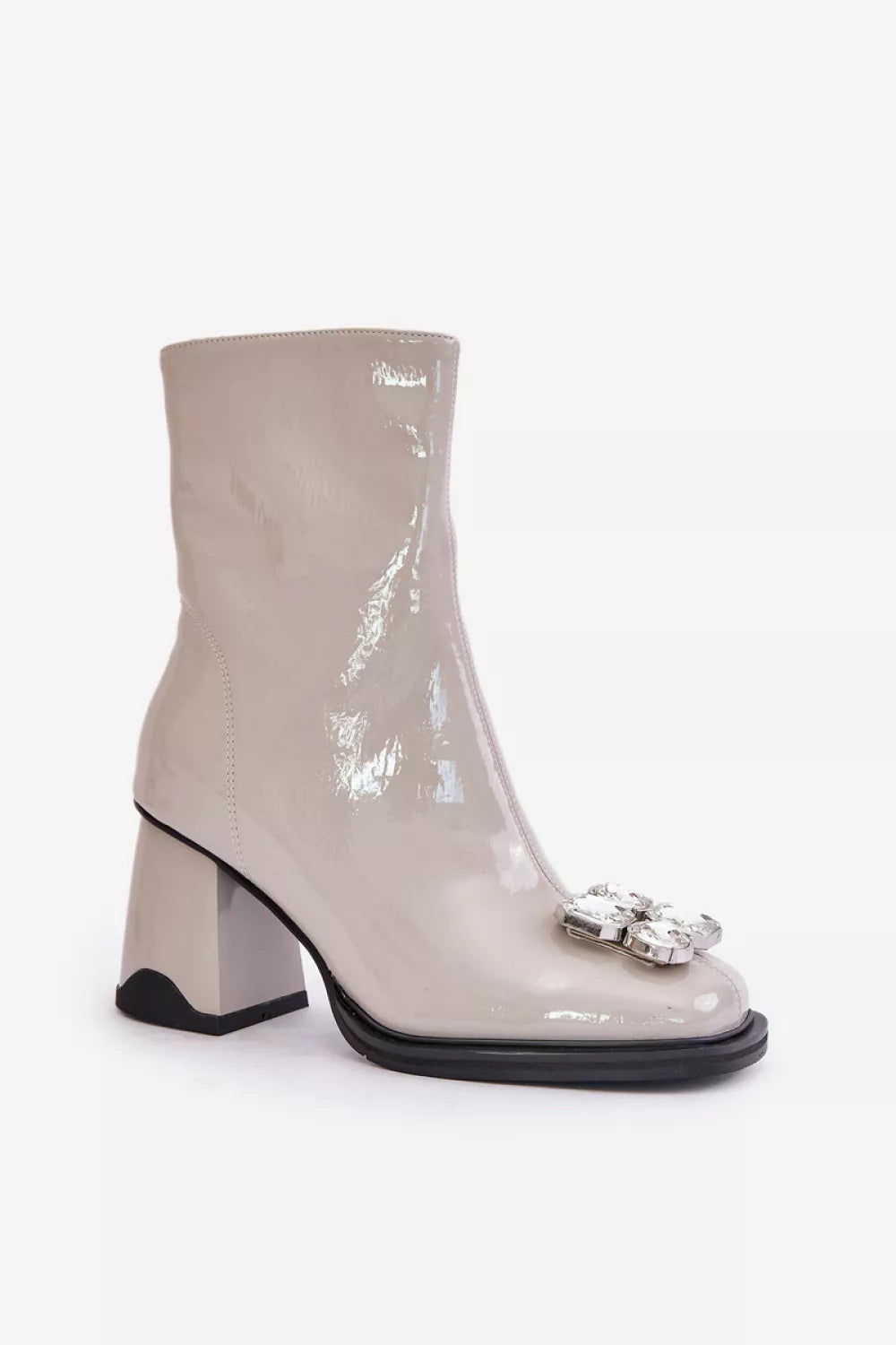 Aukštakulniai batai, modelis 202049. Ženkite į stilių!