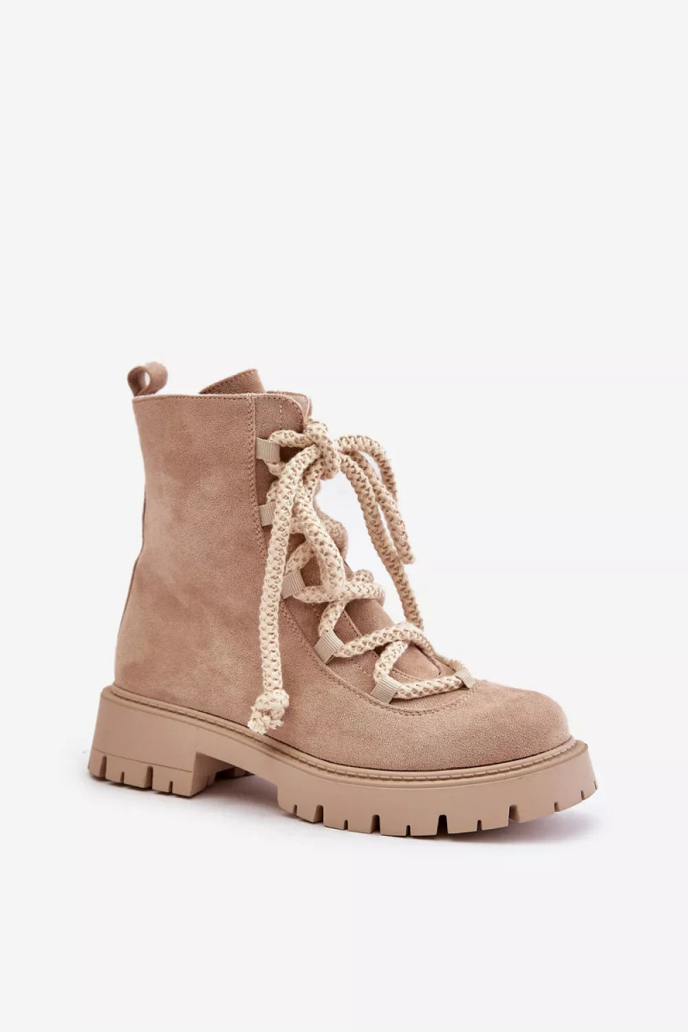 Batai, modelis 202160. Ženkite į stilių