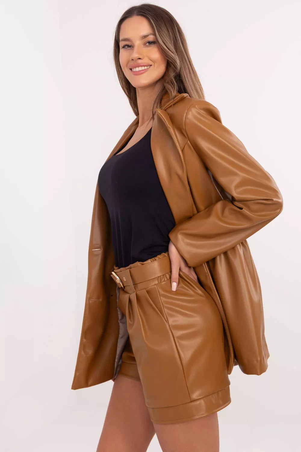 Šortai, modelis 203943, Italy Moda