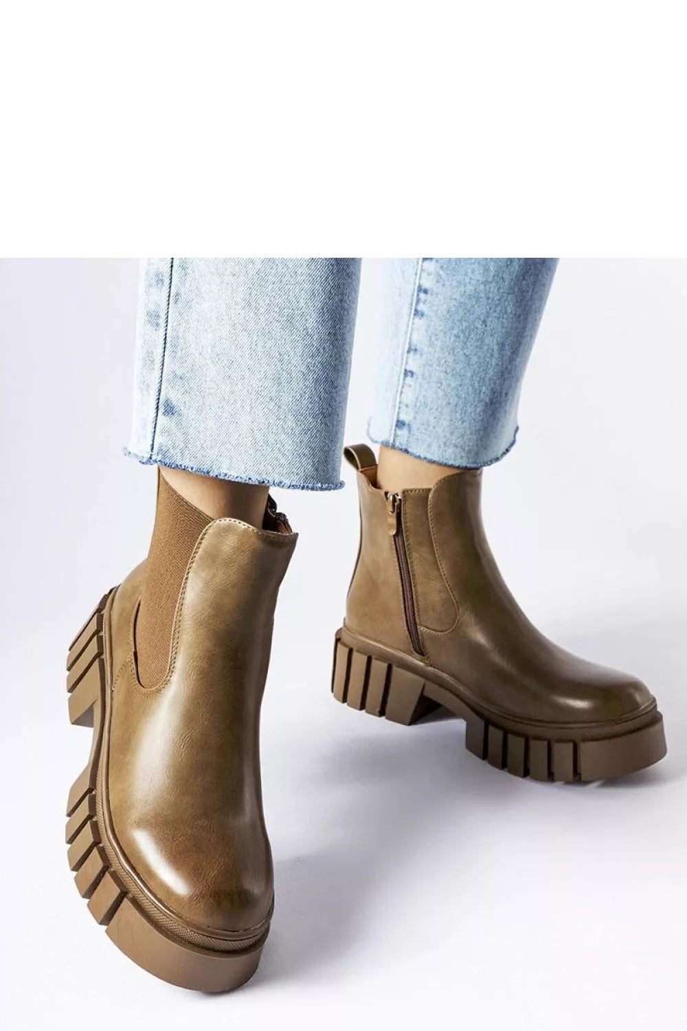 Batai, modelis 204619 Solea