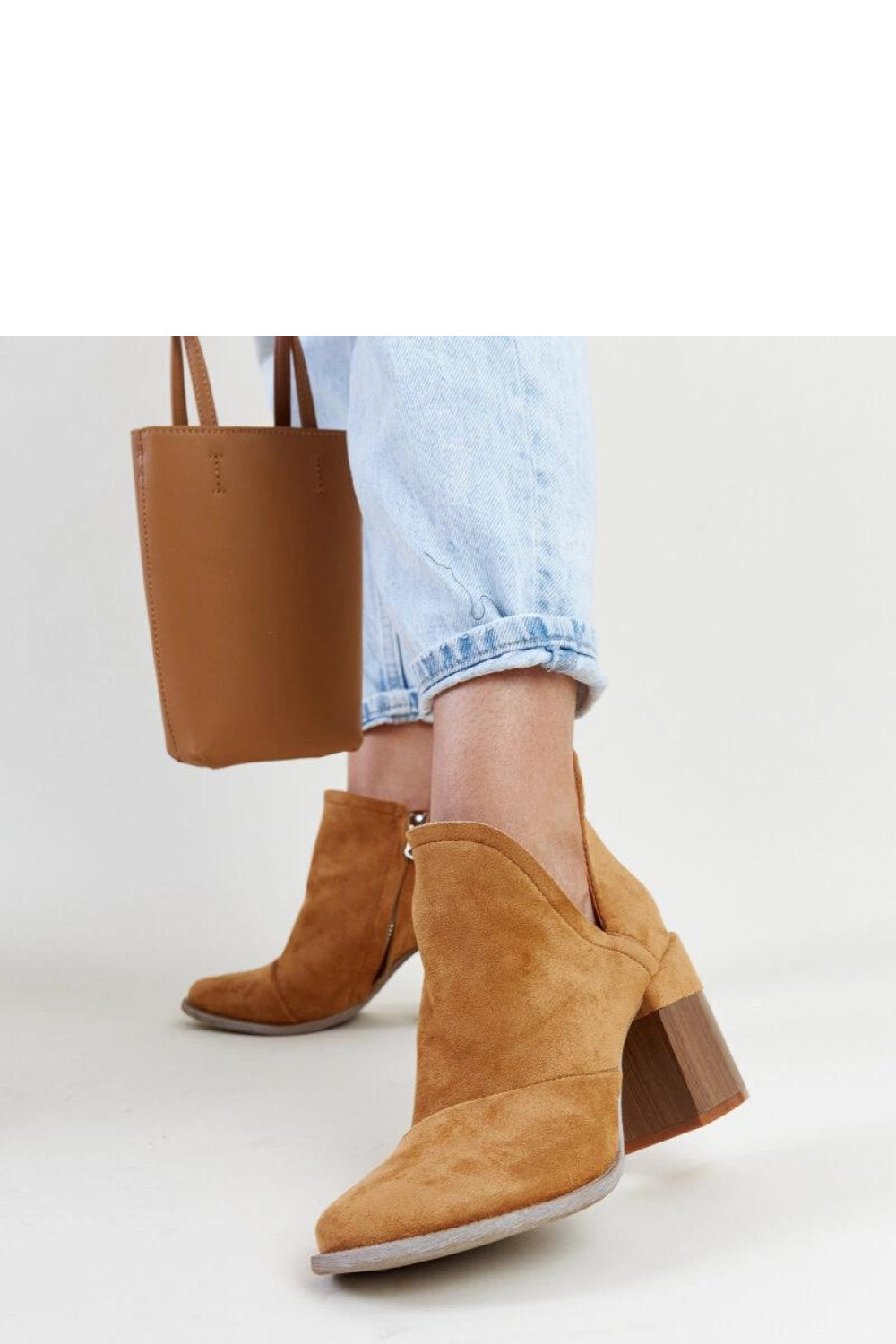 Auliniai batai su kulnais, modelis 204715 Solea