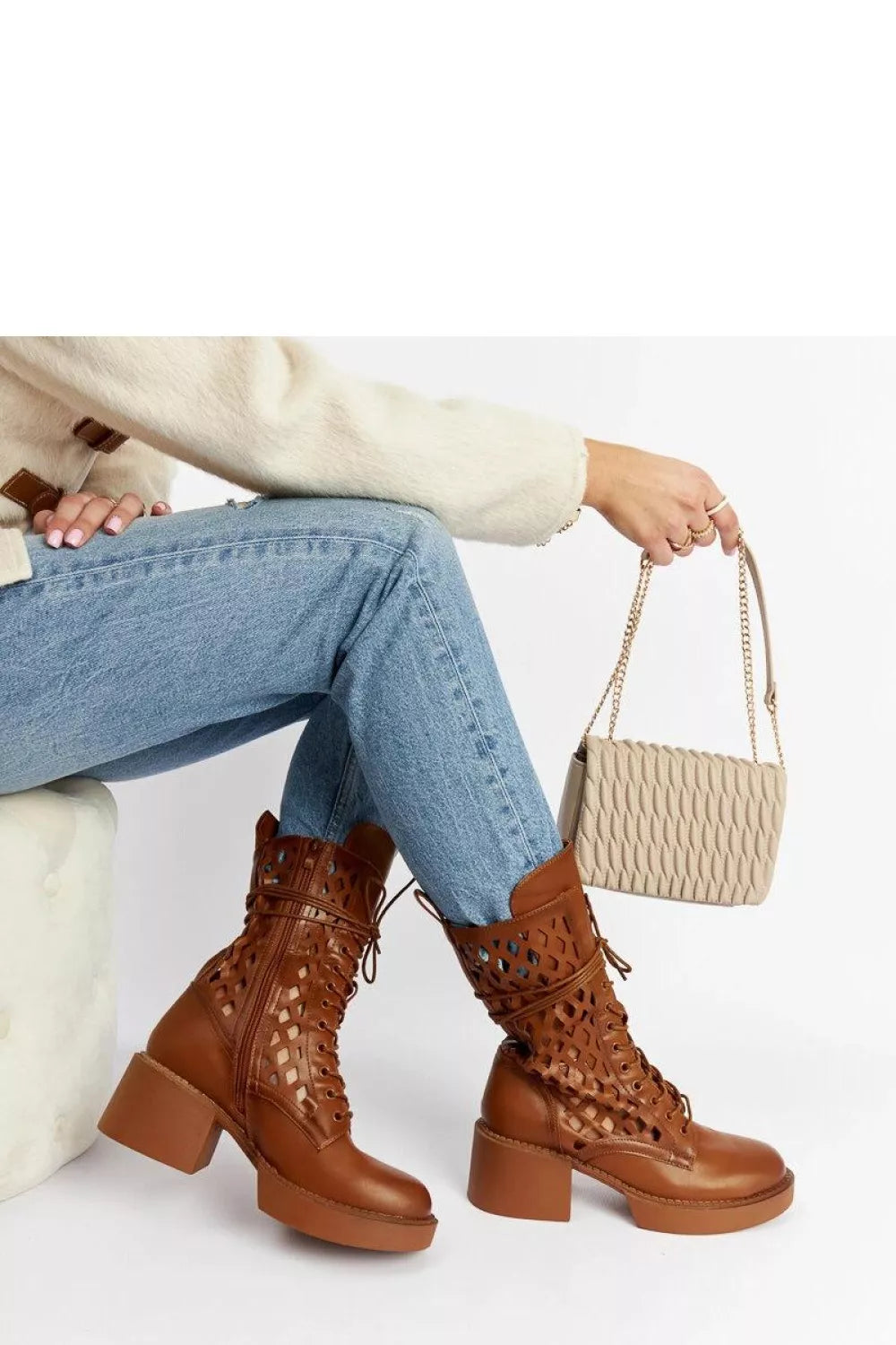 Batai, modelis 205042 Solea