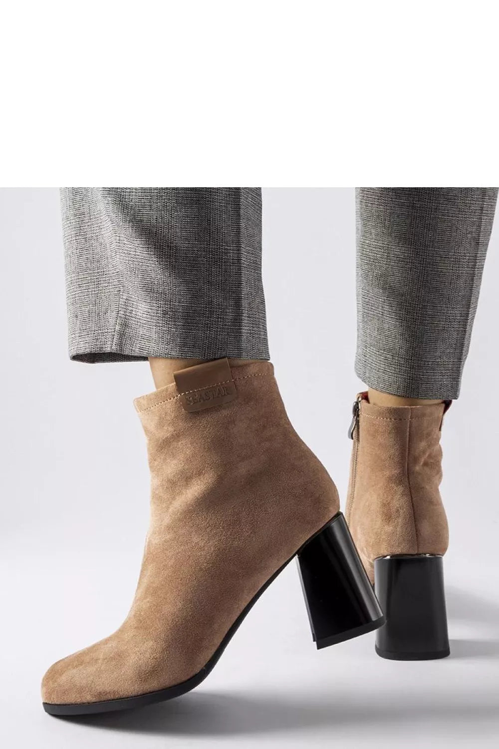 Auliniai batai su kulnais, modelis 205851 Solea