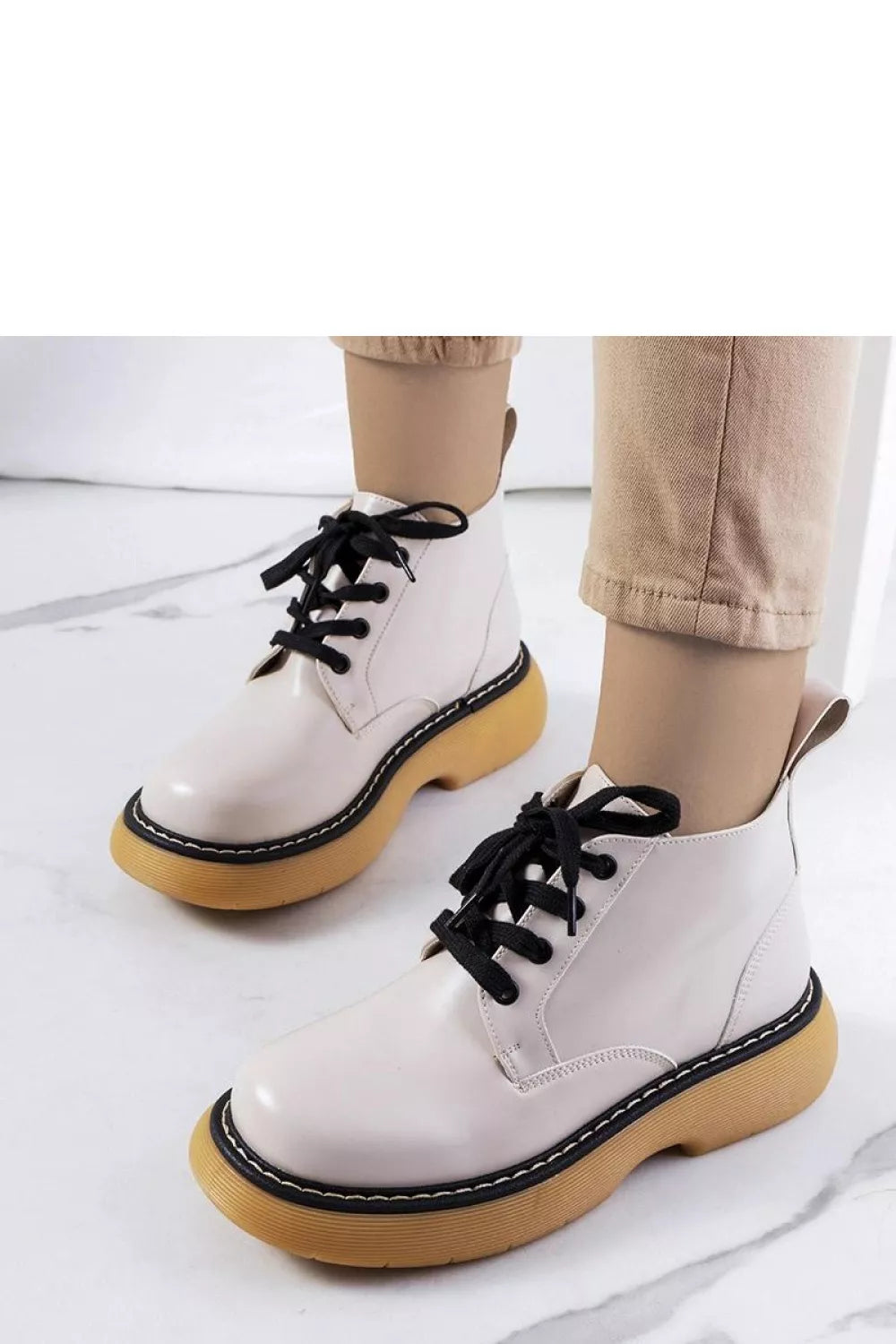 Batai, modelis 205903 Solea