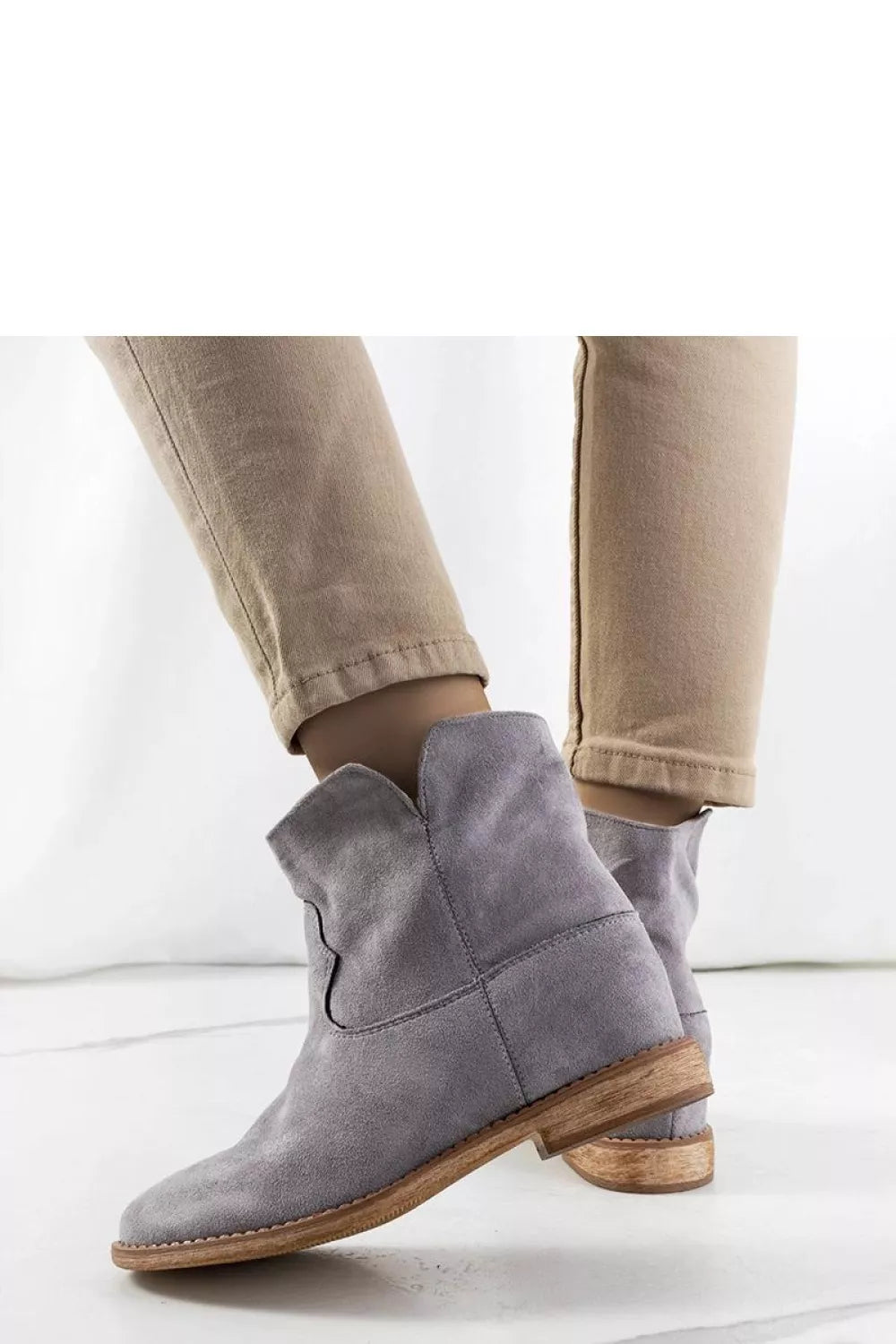 Batai, modelis 205904 Solea