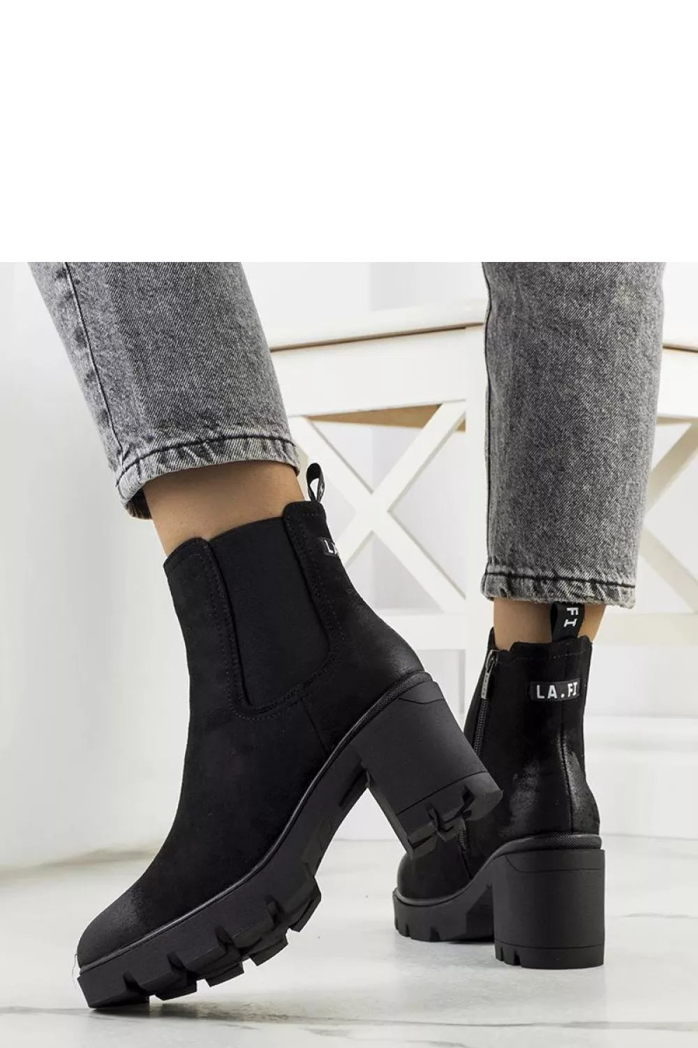 Auliniai batai su kulnais, modelis 207093 Solea