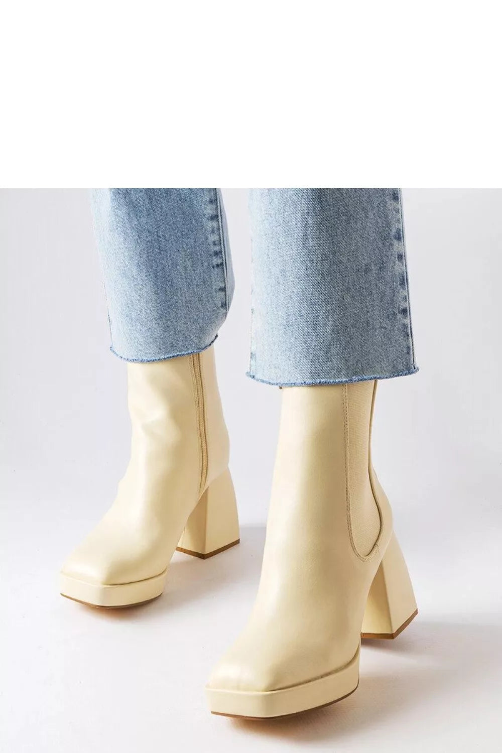 Auliniai batai su kulnais, modelis 207760 Solea