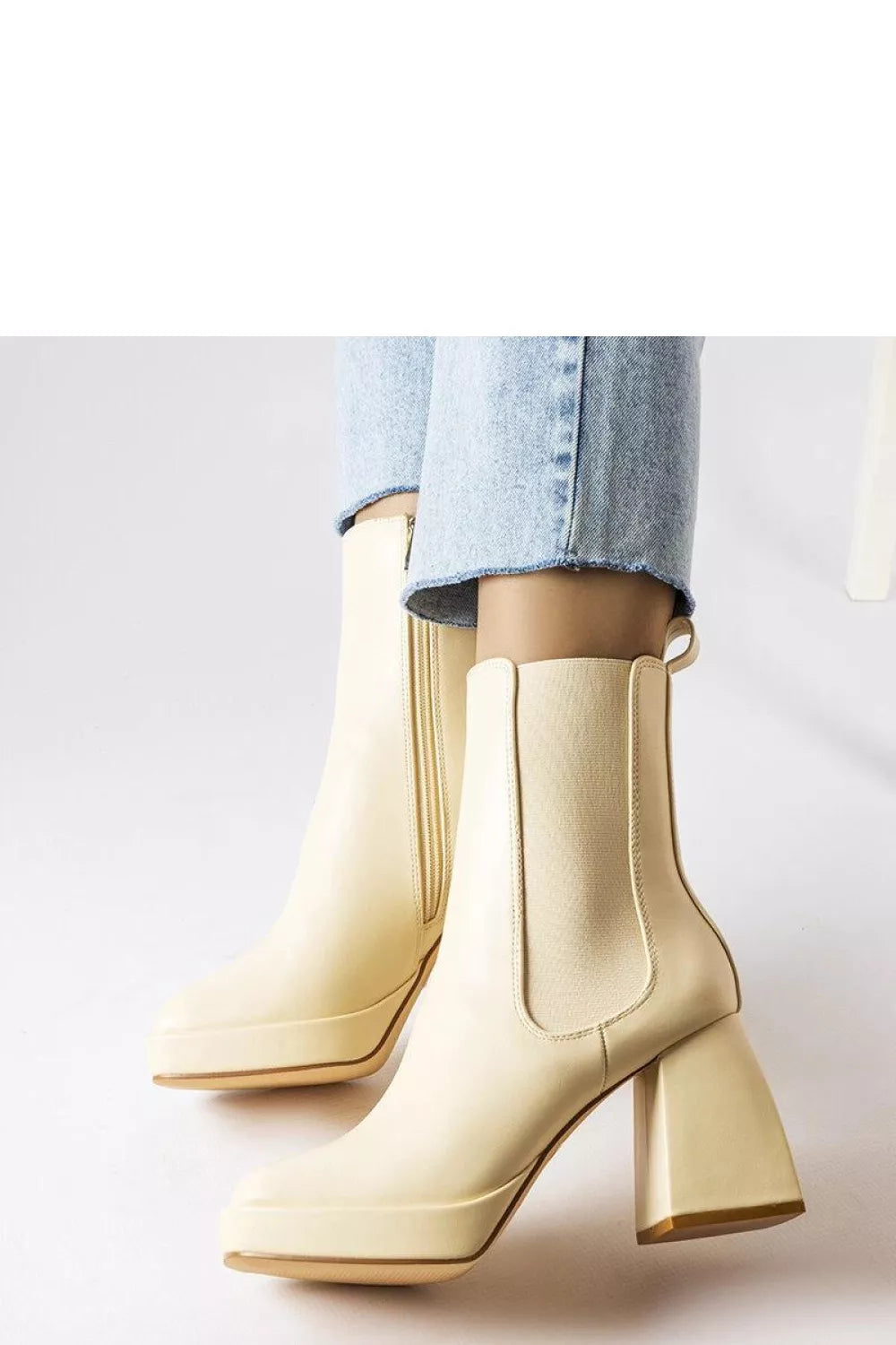 Auliniai batai su kulnais, modelis 207760 Solea