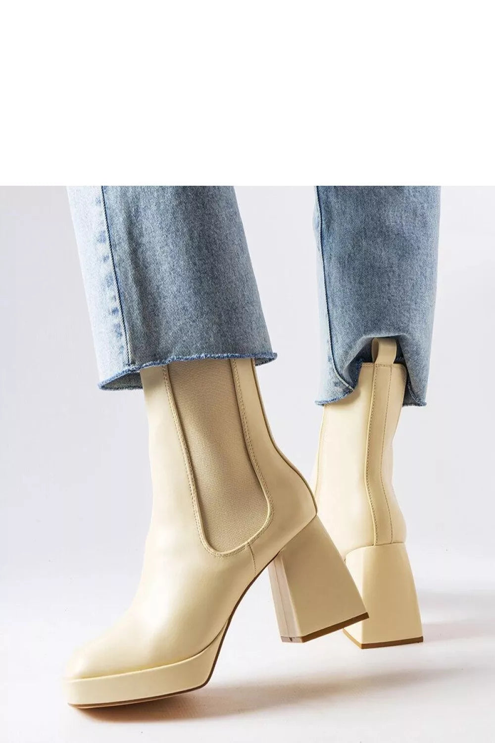 Auliniai batai su kulnais, modelis 207760 Solea