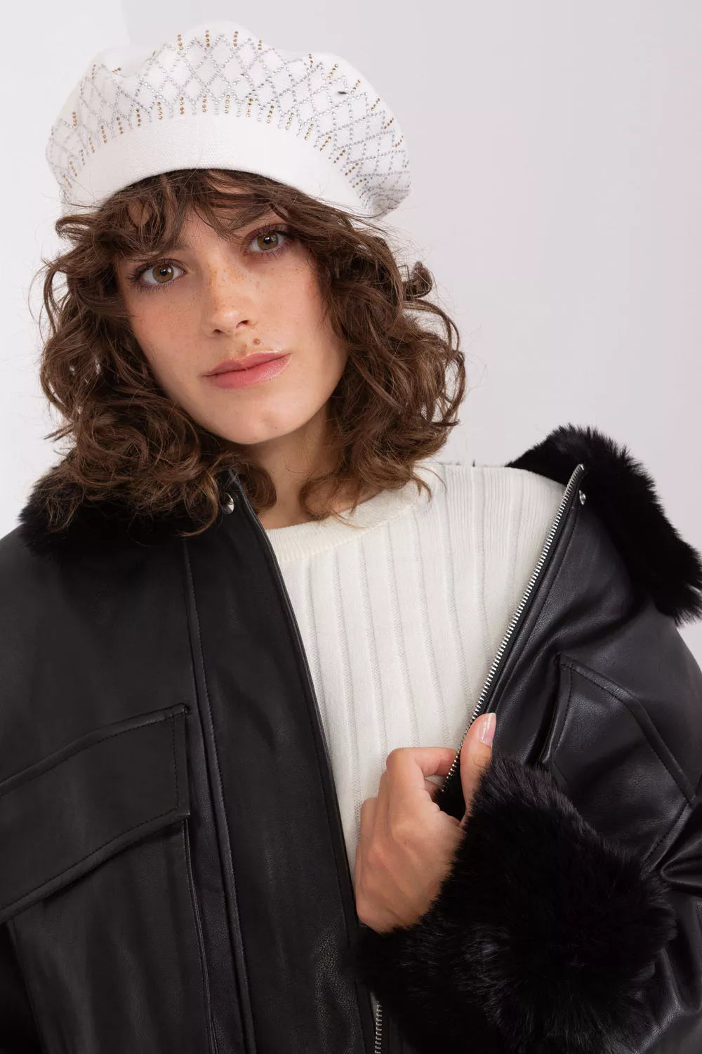 Baretė, modelis 208249 AT