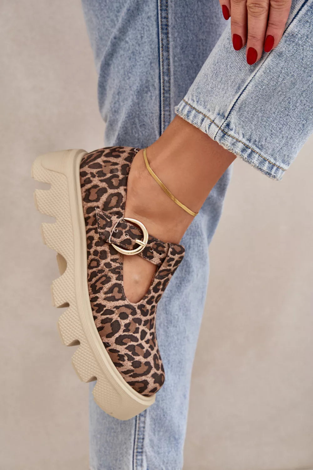 Pusbačiai, modelis 208330. Ženkite į stilių.