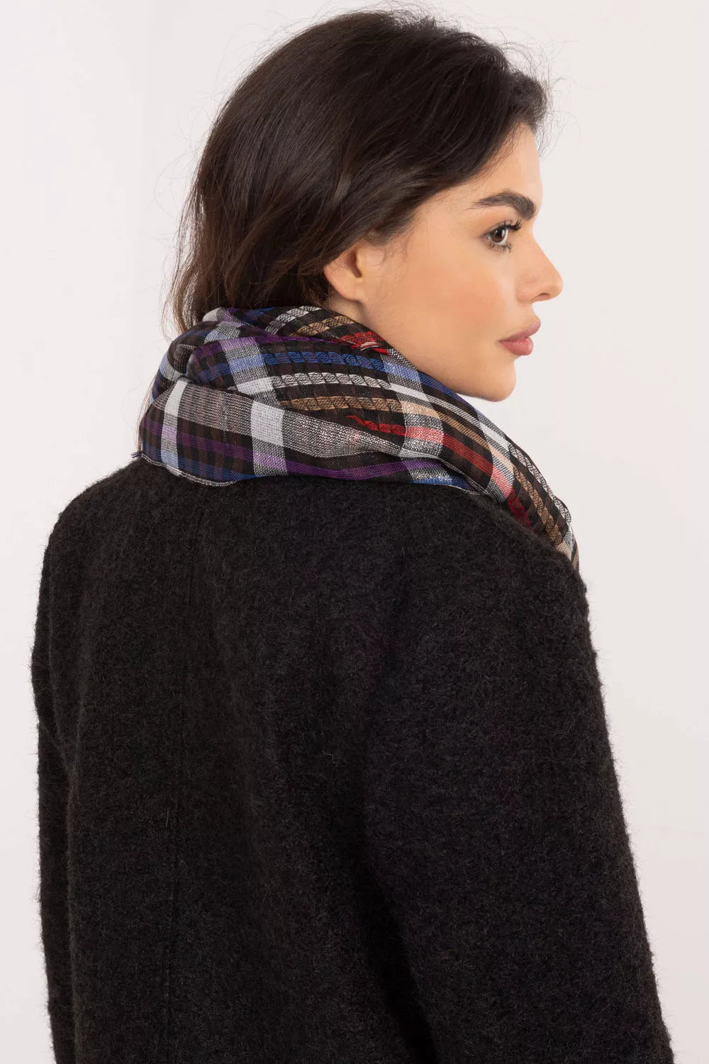 Kaklo skarelė, modelis 208390 AT