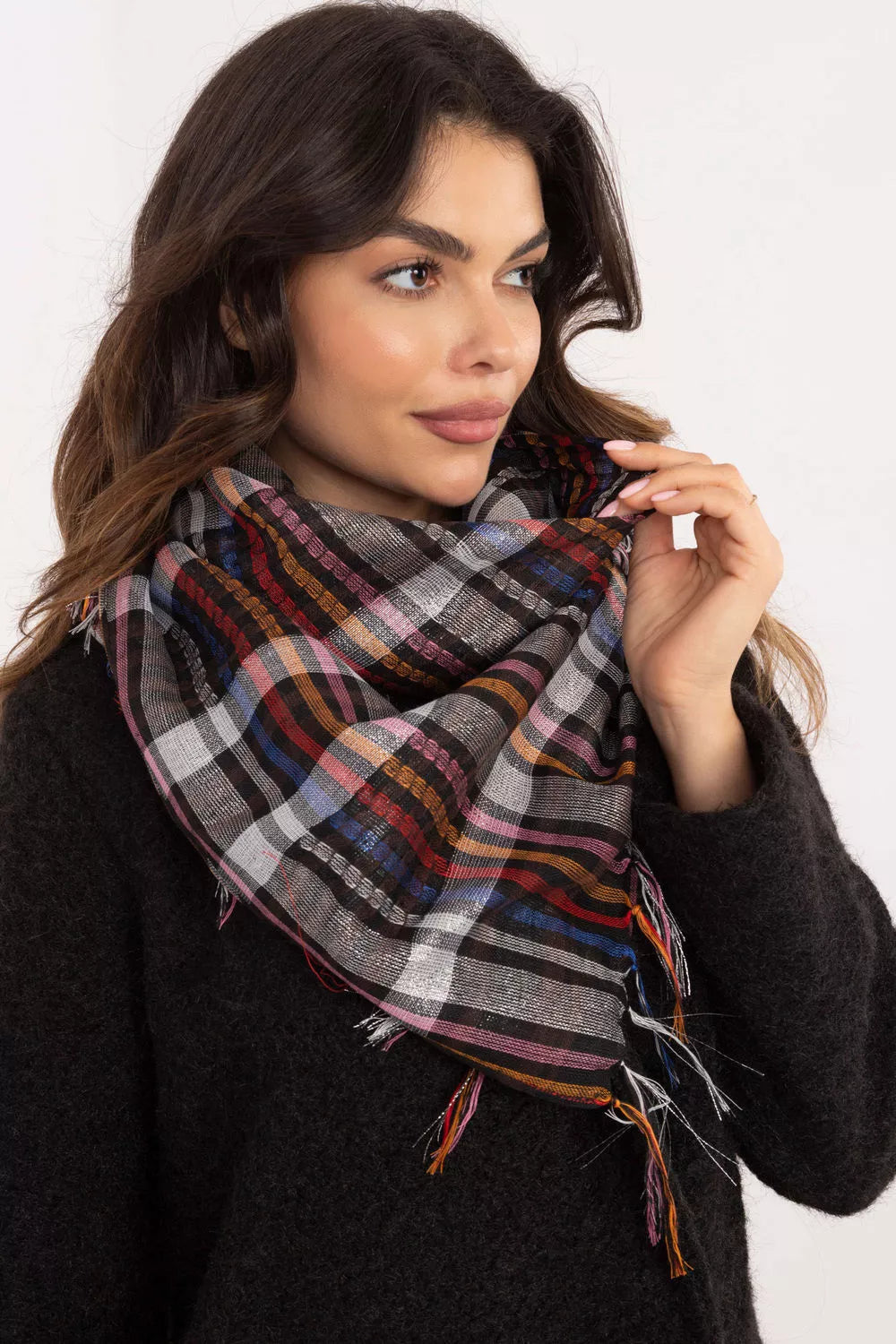 Kaklo skarelė, modelis 208393 AT