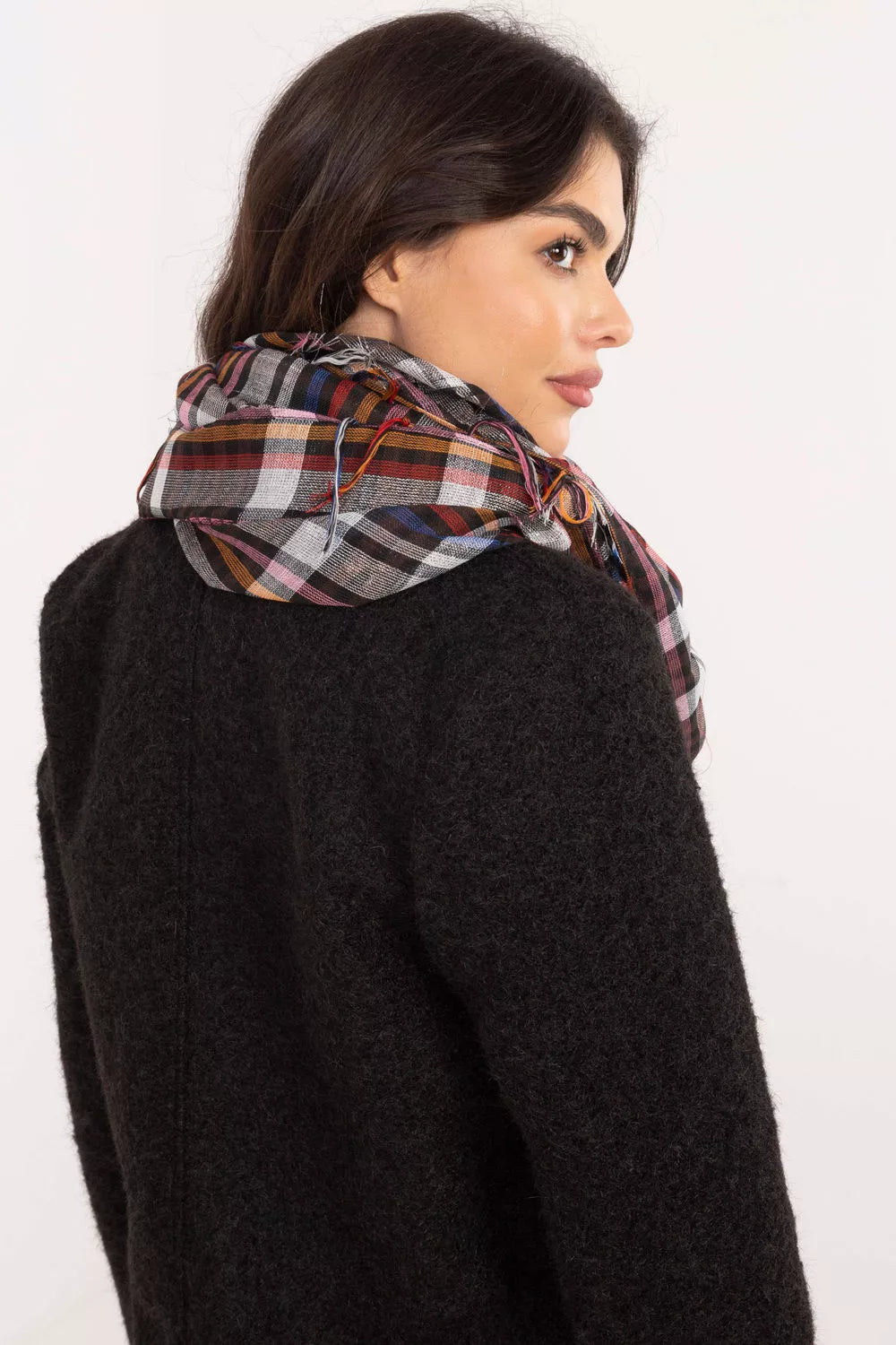 Kaklo skarelė, modelis 208393 AT