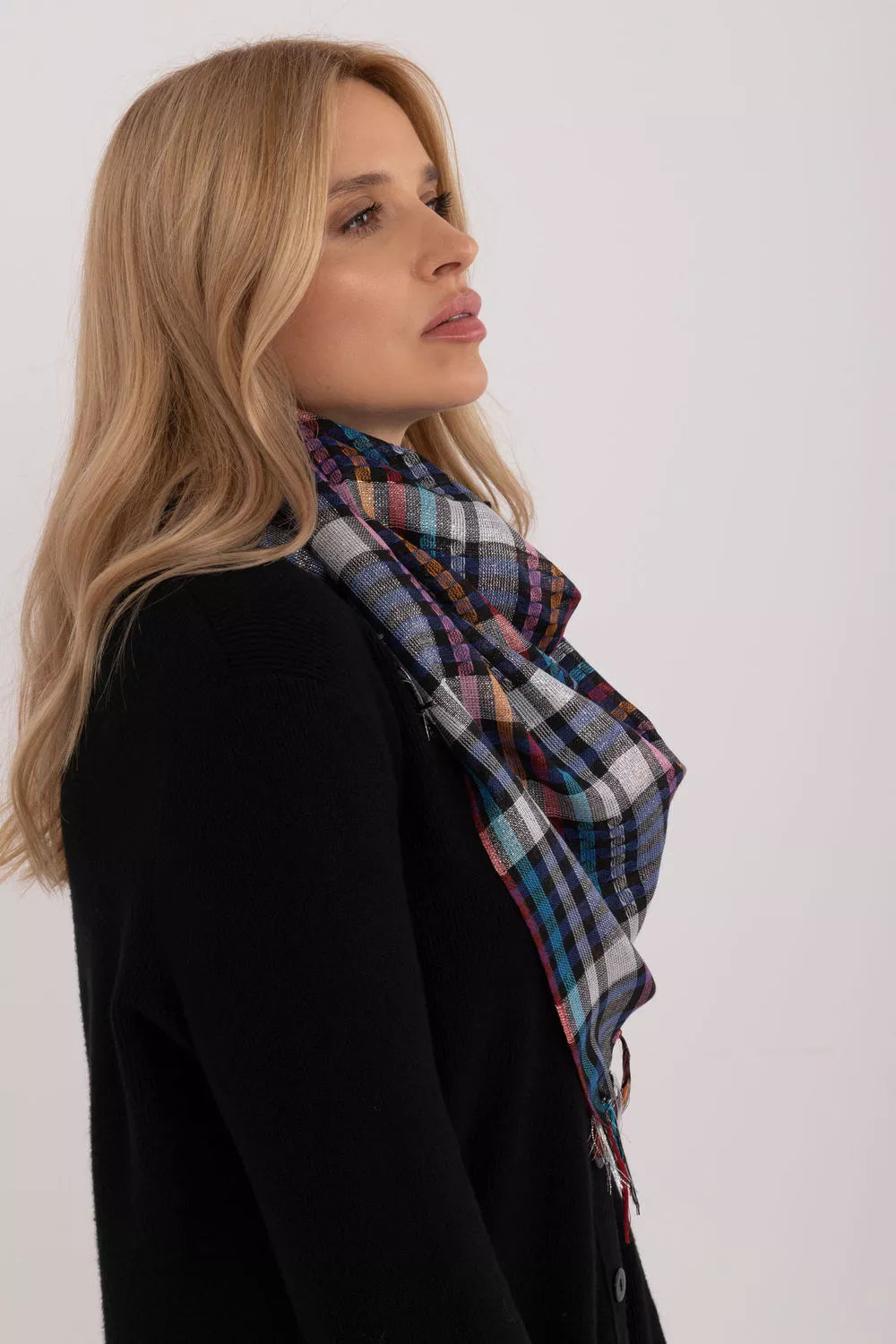 Kaklo skarelė, modelis 208398 AT