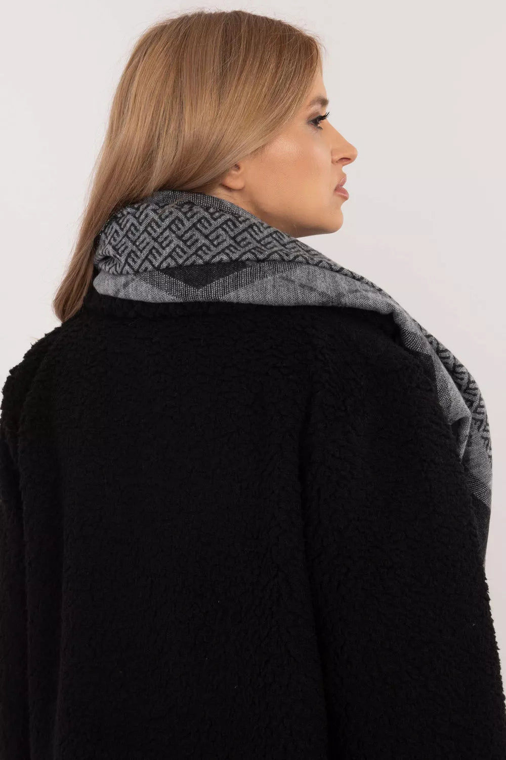 Kaklo skarelė, modelis 208403 AT