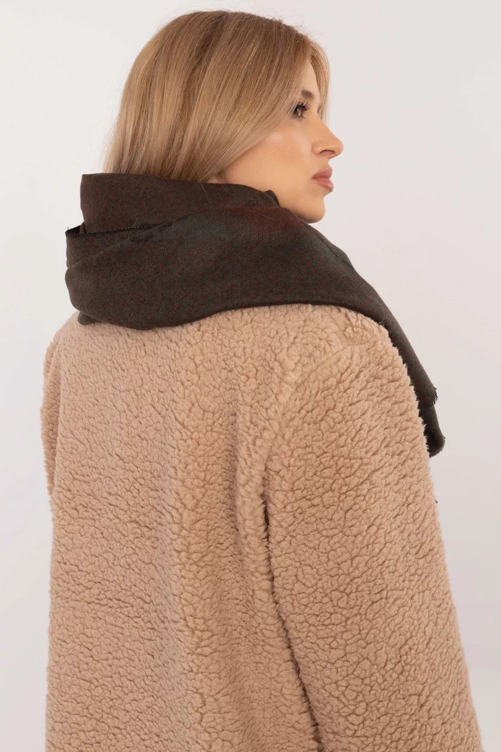 Kaklo skarelė, modelis 208404 AT