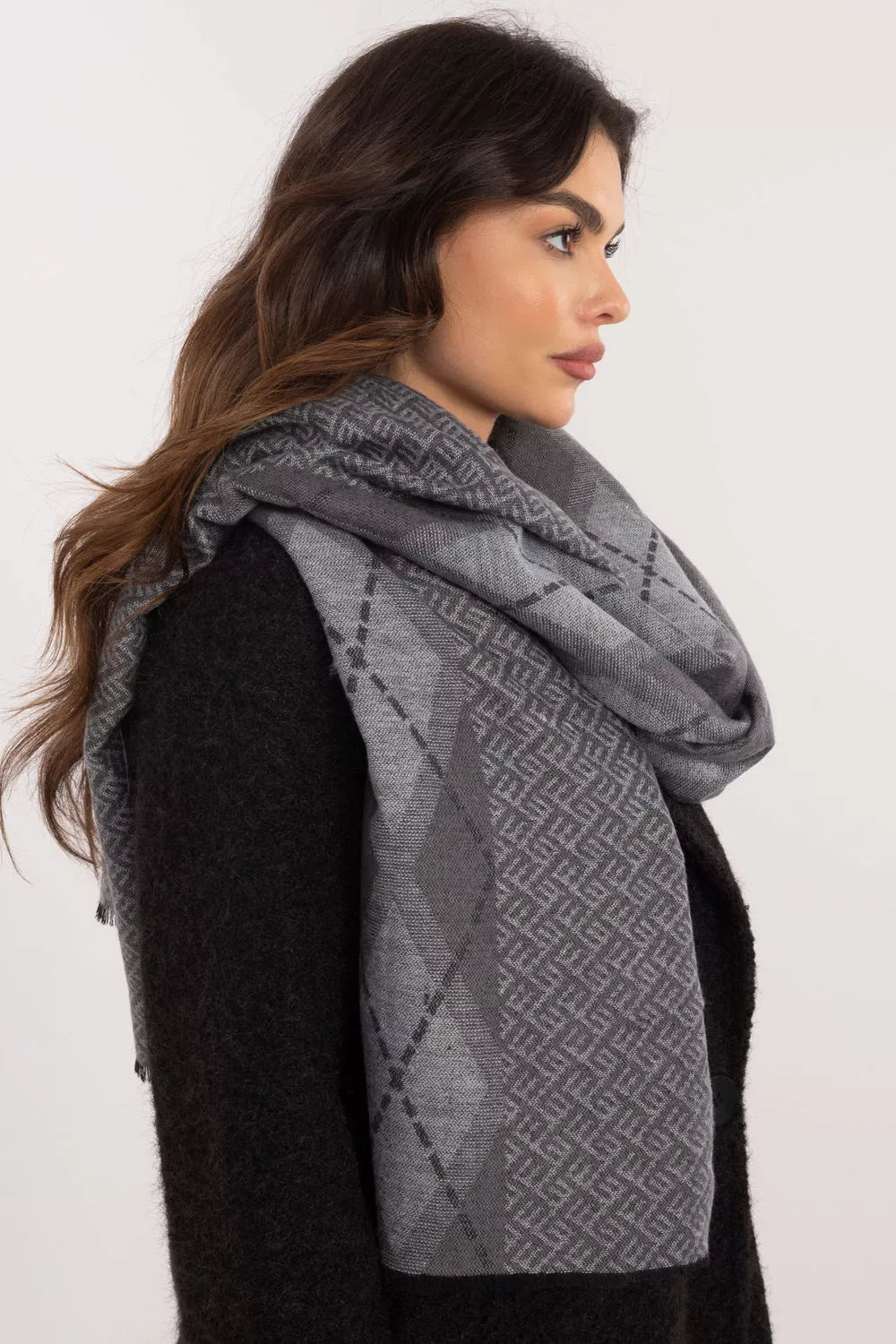 Kaklo skarelė, modelis 208405 AT