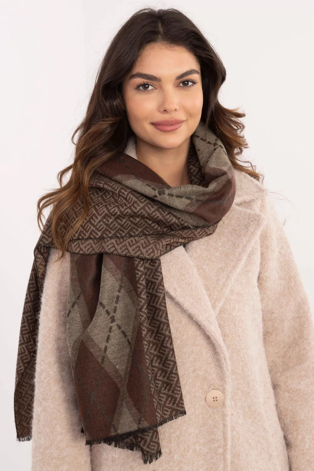 Kaklo skarelė, modelis 208409 AT