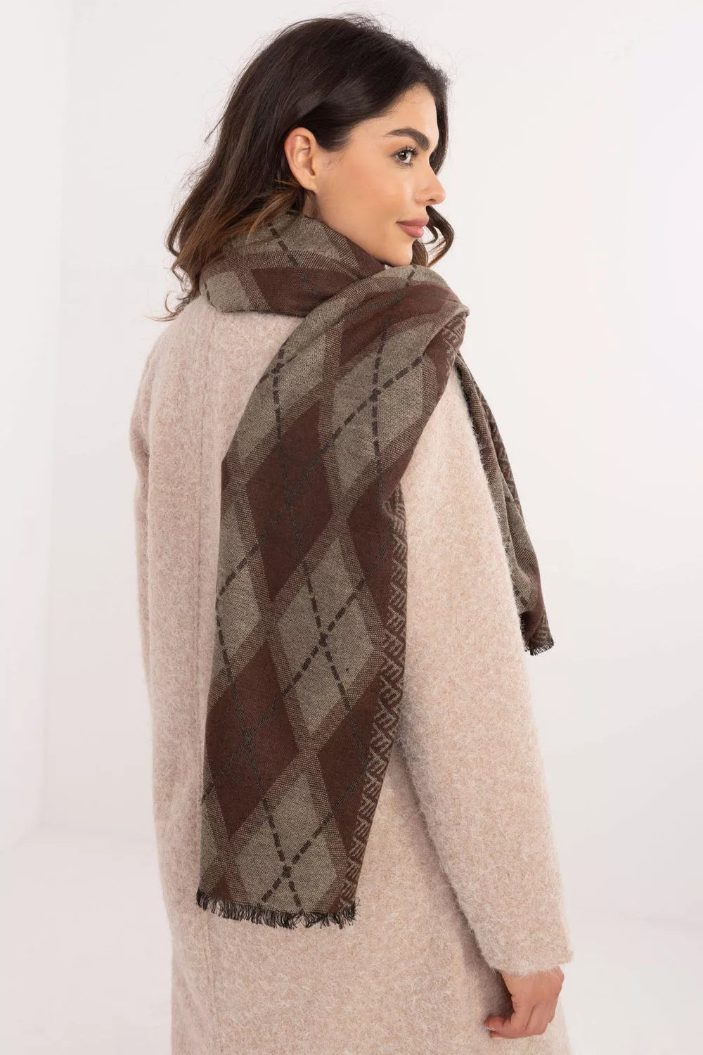 Kaklo skarelė, modelis 208409 AT