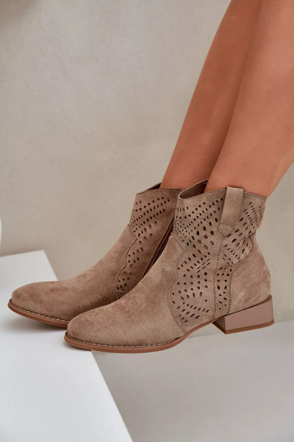 Auliniai batai su kulnais, modelis 208463. Ženkite į stilių.