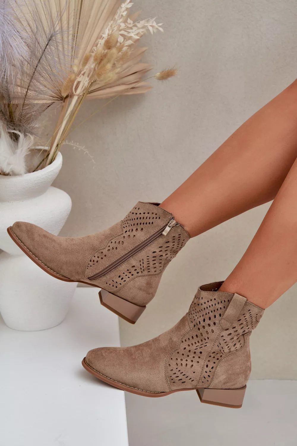 Auliniai batai su kulnais, modelis 208463. Ženkite į stilių.