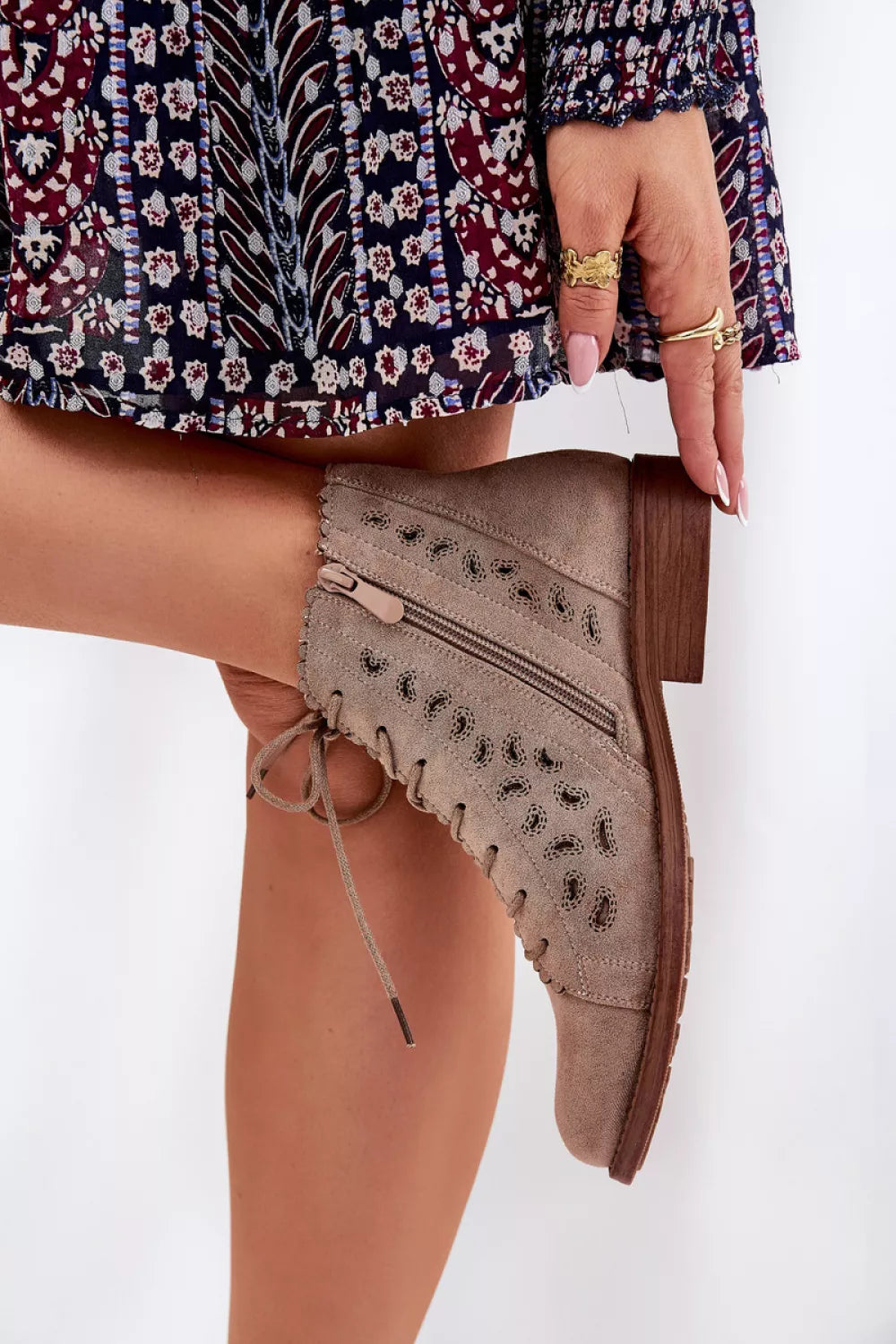 Batai, modelis 208794. Ženkite į stilių