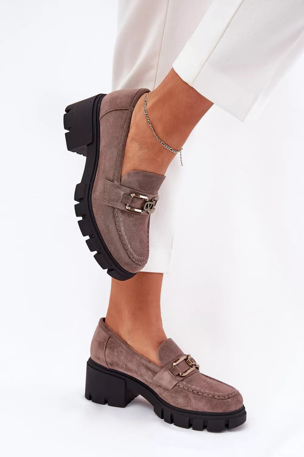 Žemi aukštakulniai bateliai, modelis 209053. Ženkite į stilių.