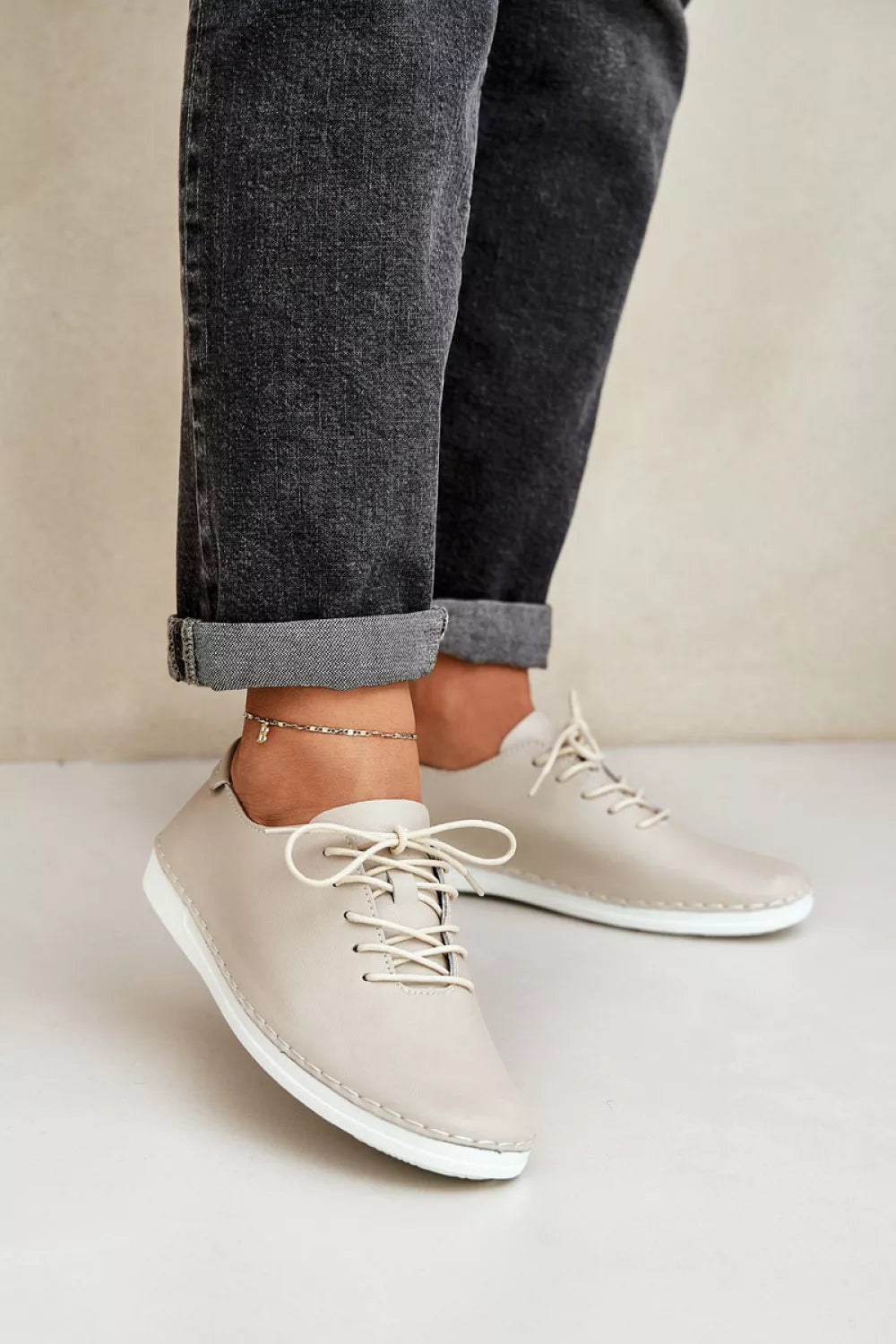 Pusbačiai, modelis 209055. Ženkite į stilių.