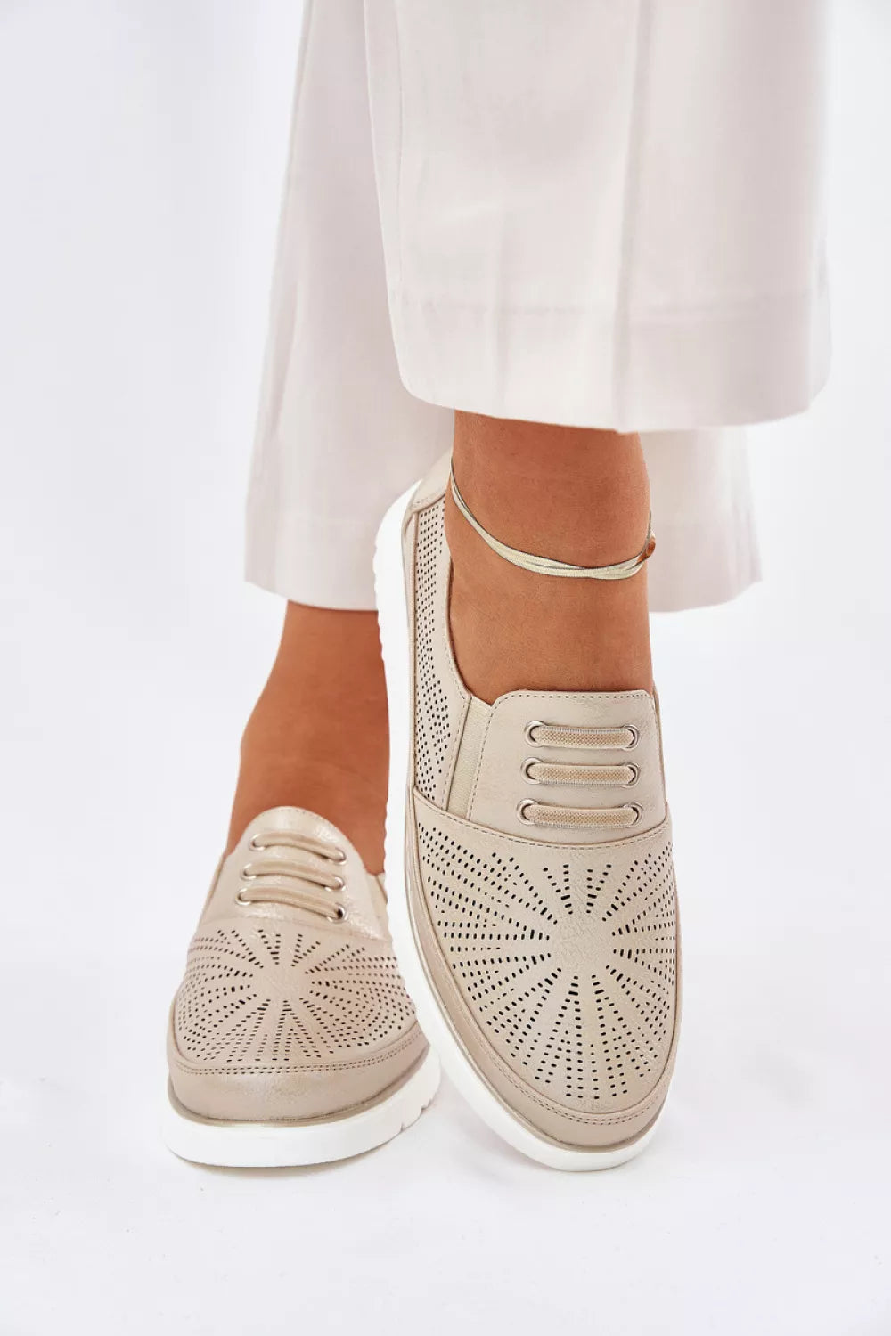 Pusbačiai, modelis 209820. Ženkite į stilių.