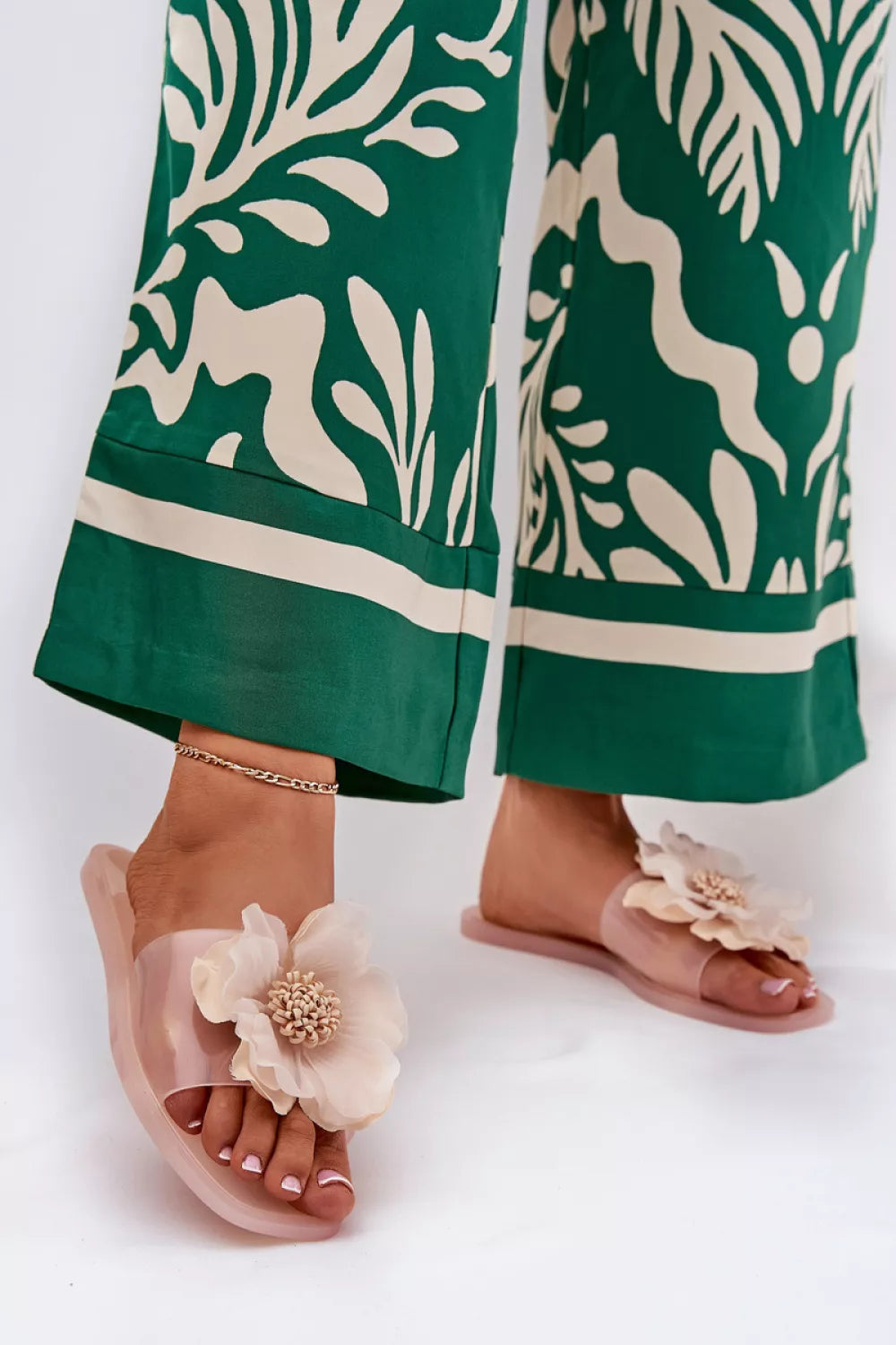 Šlepetės, modelis 209978. Ženkite į stilių