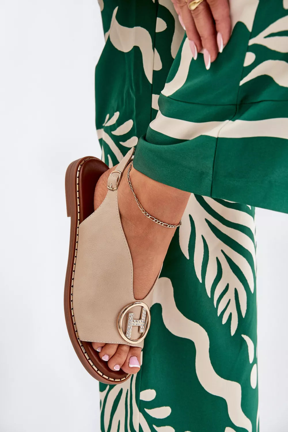 Basutės, modelis 210129. Ženkite į stilių.