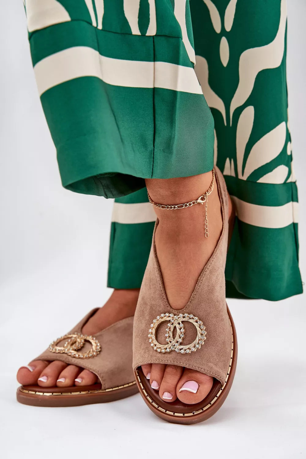 Basutės, modelis 210132. Ženkite į stilių.