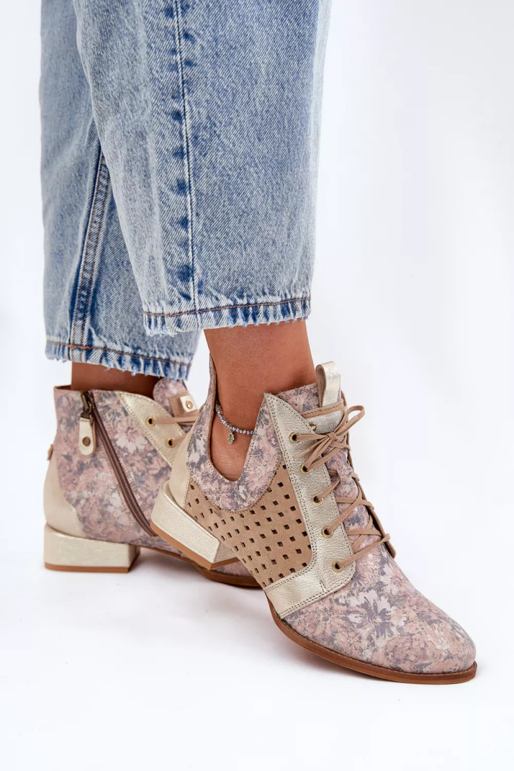 Batai, modelis 211091. Ženkite į stilių